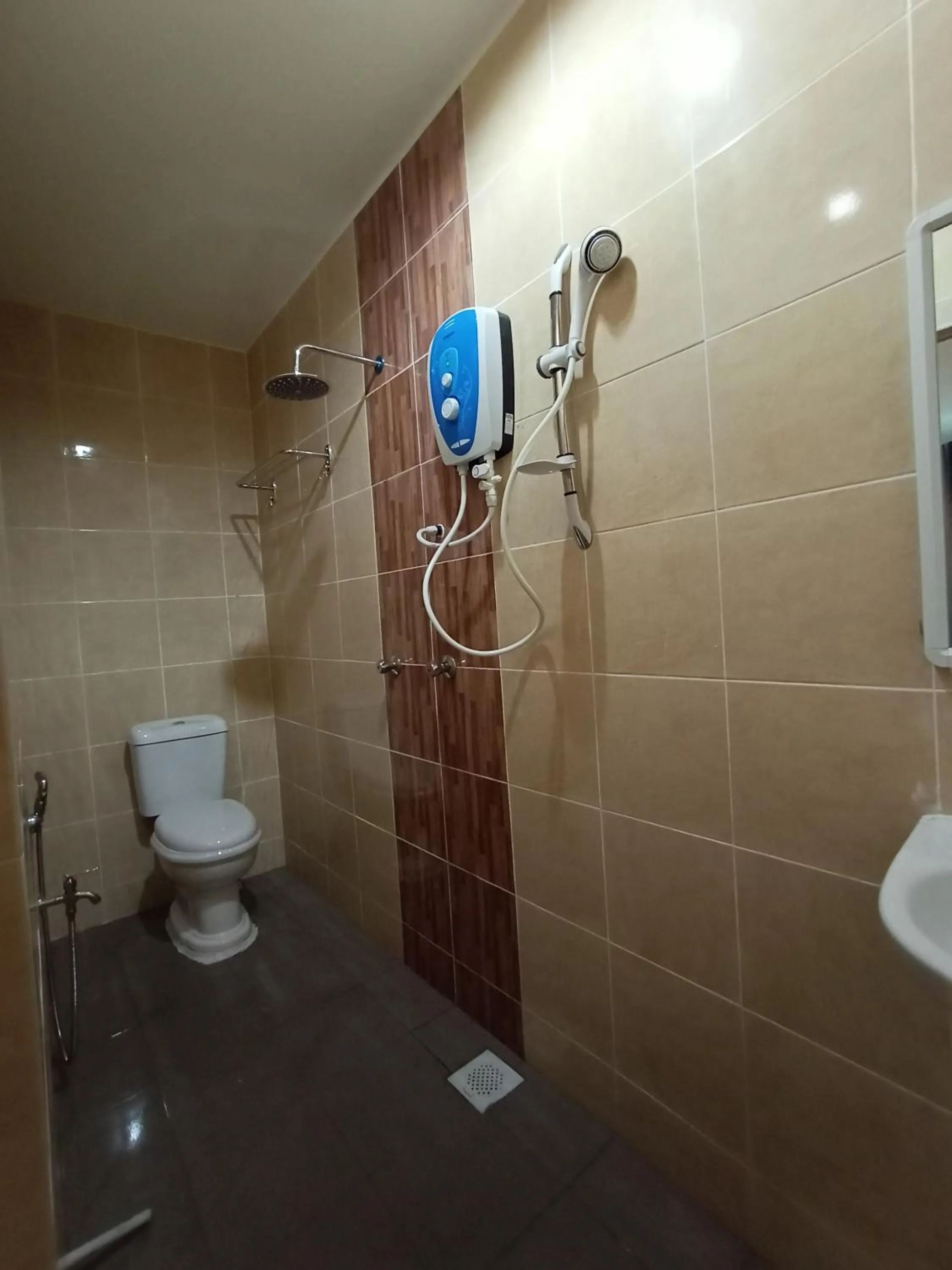 Toilet in Dane & Shue Hotel Kok Lanas