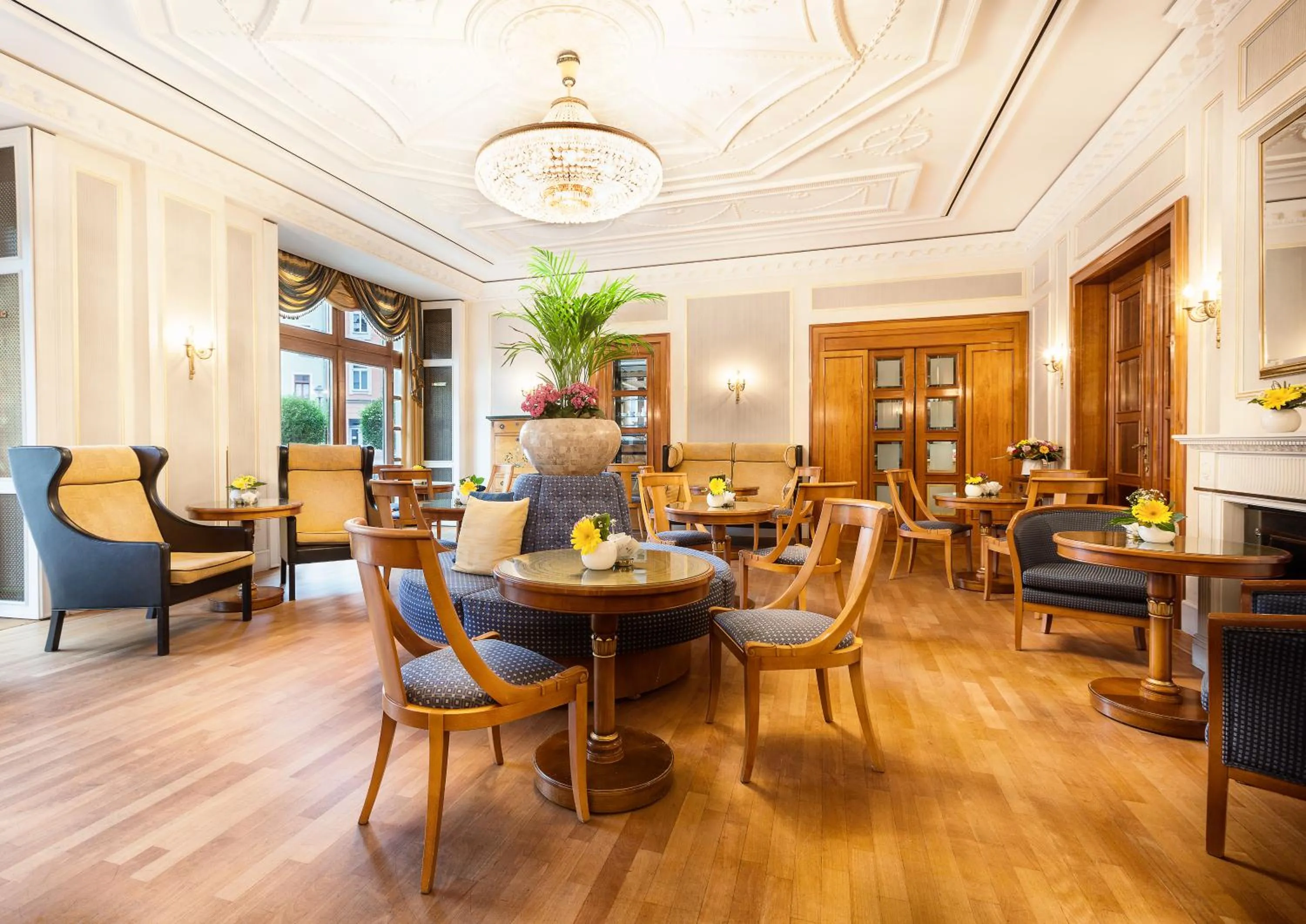 Restaurant/places to eat in Best Western Premier Grand Hotel Russischer Hof