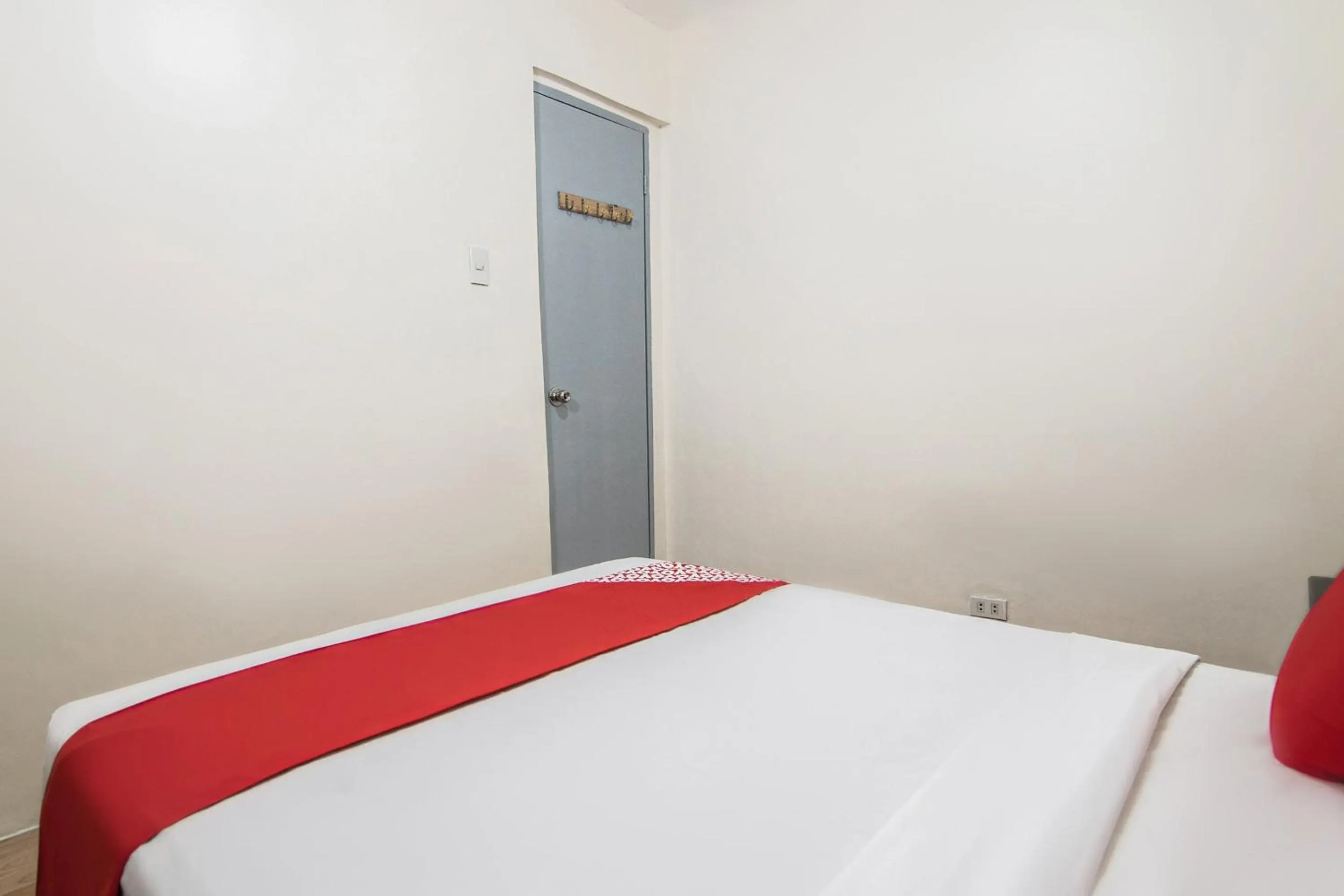 Bedroom, Bed in OYO 431 Apollo 11 Apartelle