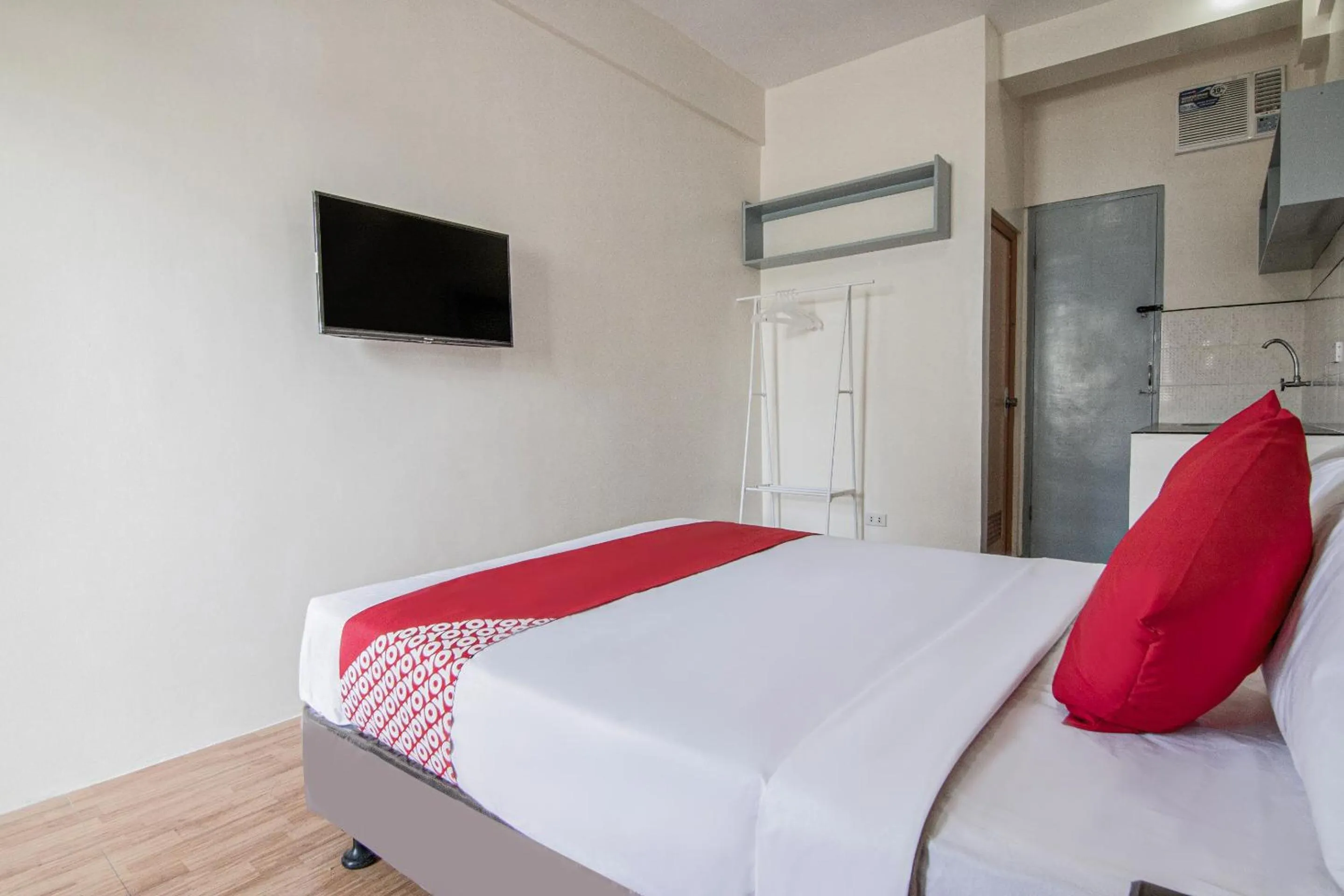 Bedroom, Bed in OYO 431 Apollo 11 Apartelle