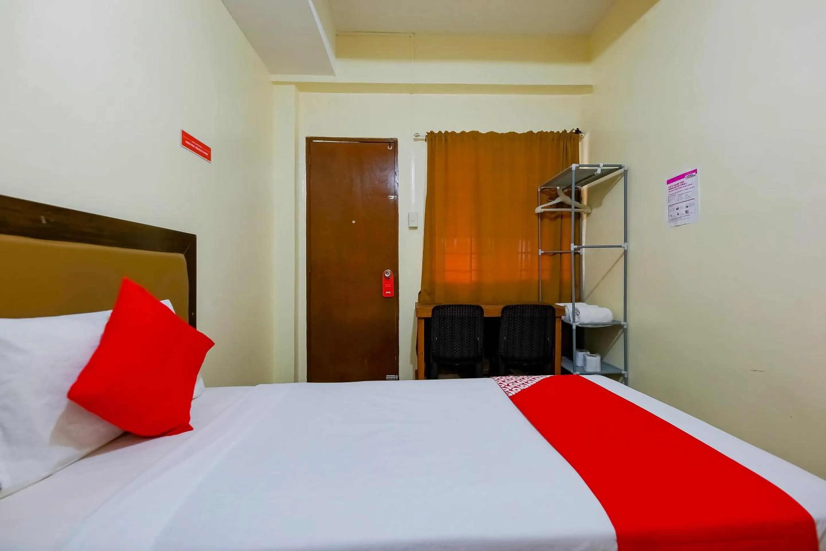 Bedroom, Bed in OYO 431 Apollo 11 Apartelle