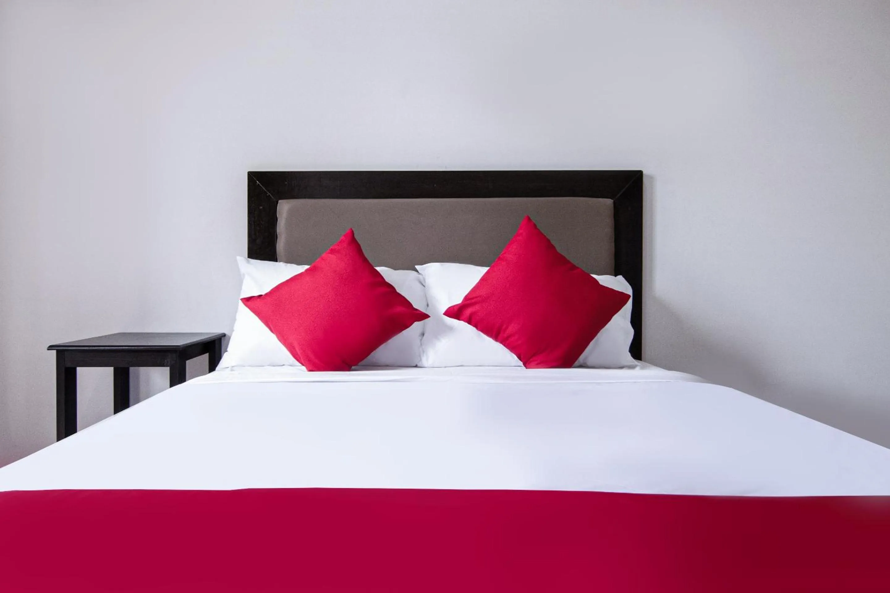 Bedroom, Bed in OYO 431 Apollo 11 Apartelle