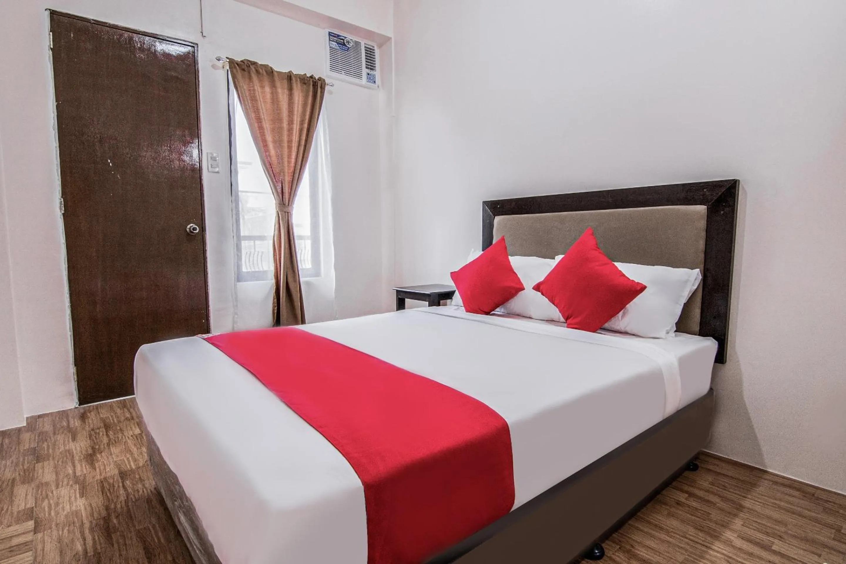 Bedroom, Bed in OYO 431 Apollo 11 Apartelle