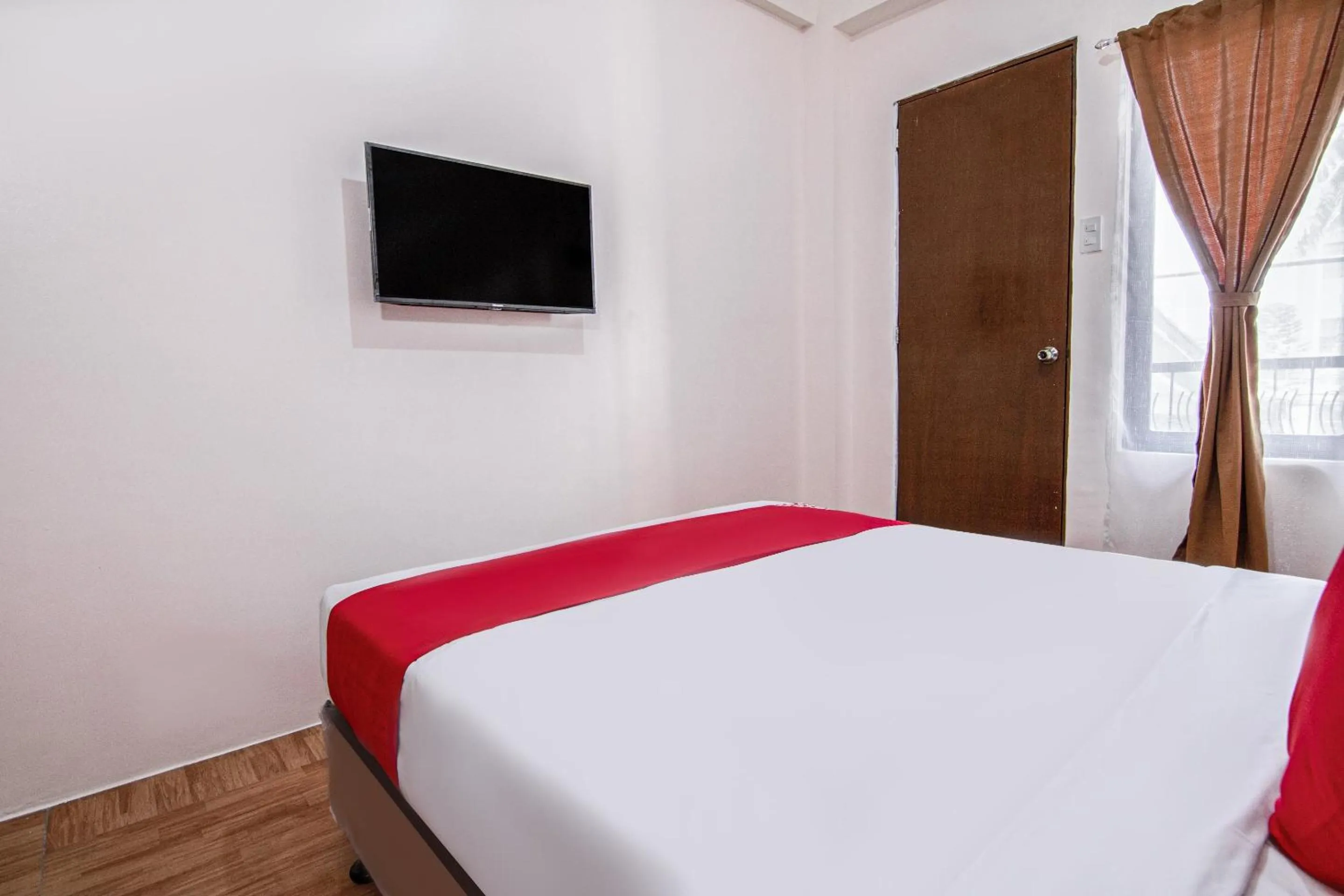 Bedroom, Bed in OYO 431 Apollo 11 Apartelle