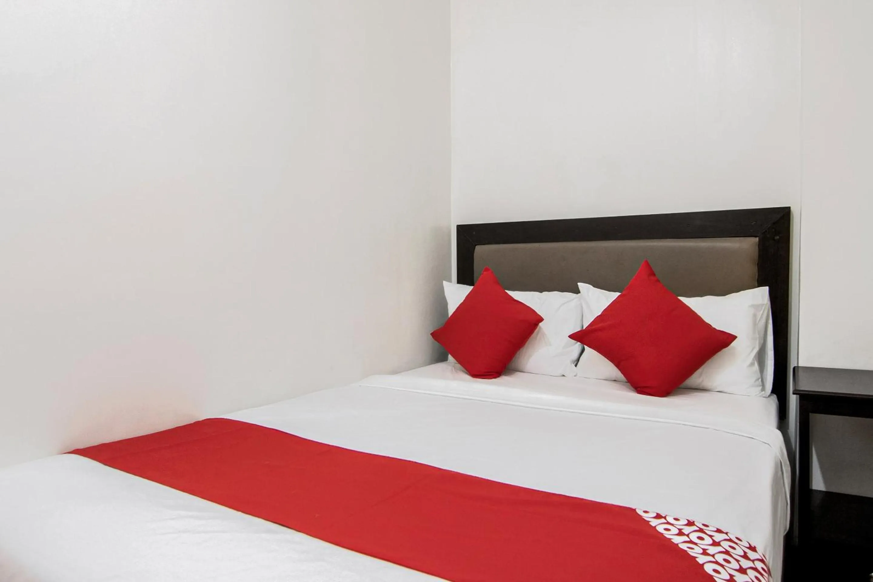 Bedroom, Bed in OYO 431 Apollo 11 Apartelle