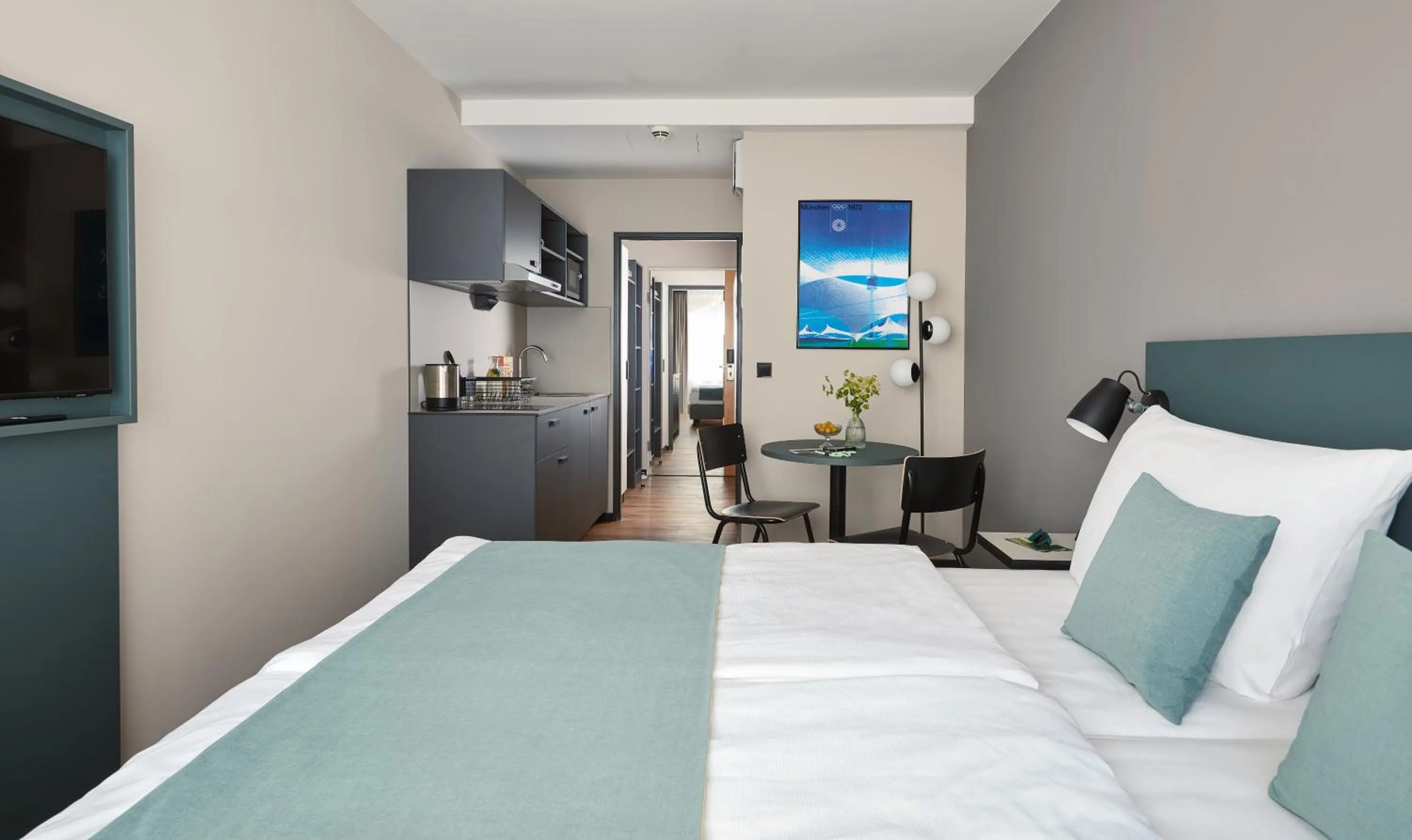 Photo of the whole room, Bed in Living Hotel am Deutschen Museum