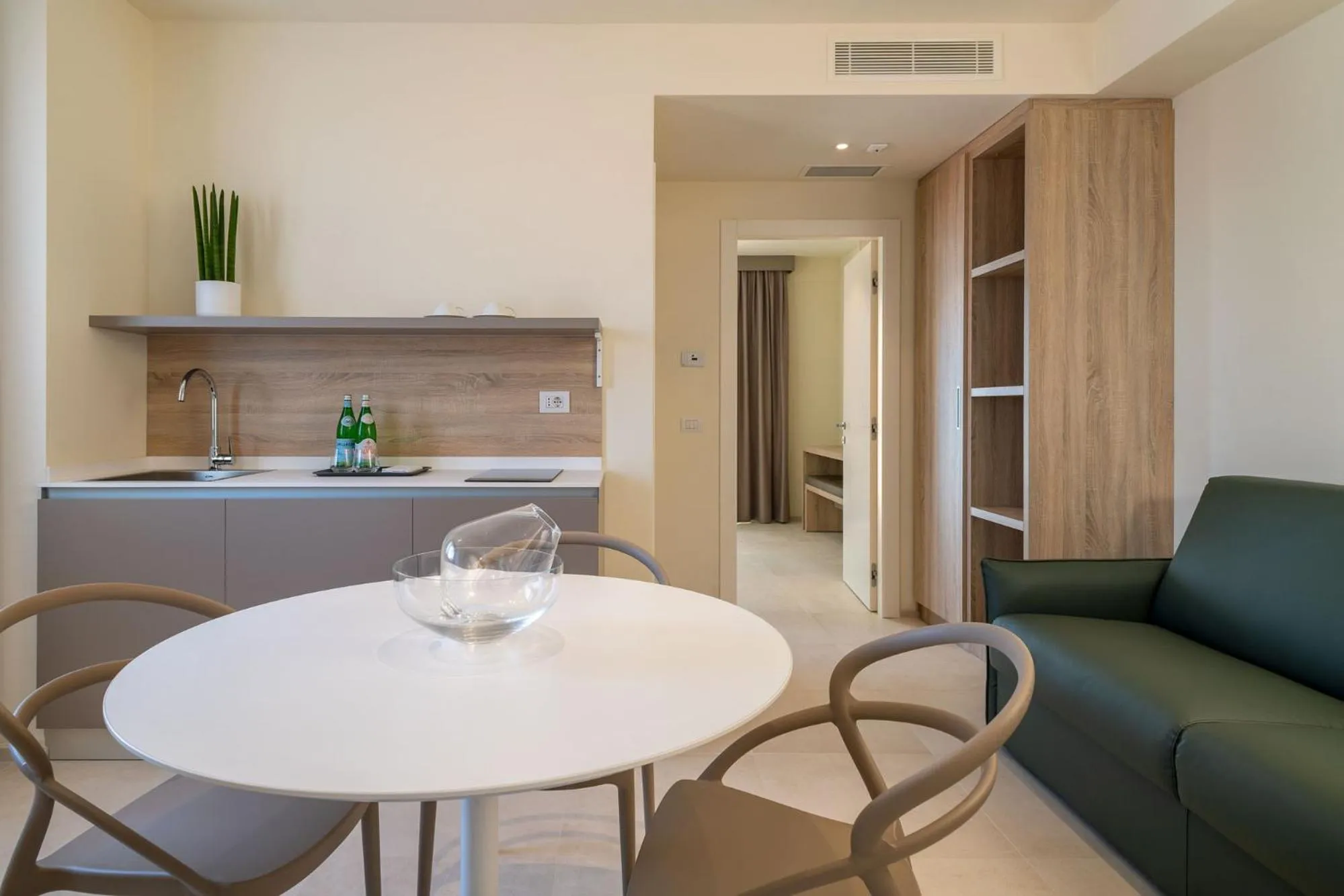 Coffee/tea facilities in Palace Lido Hotel & Suites