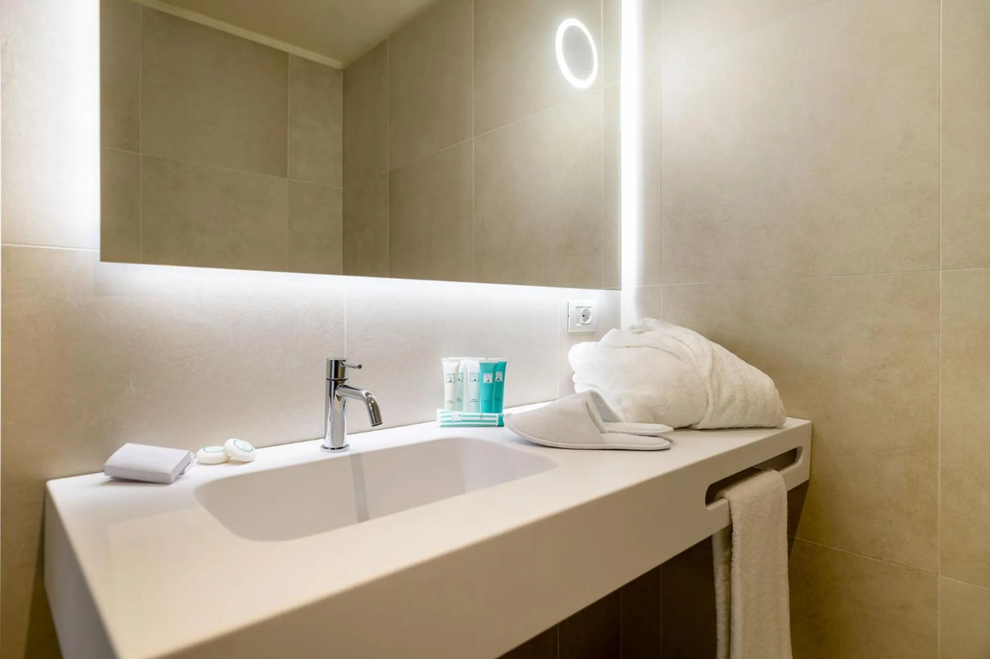 Bathroom in Palace Lido Hotel & Suites