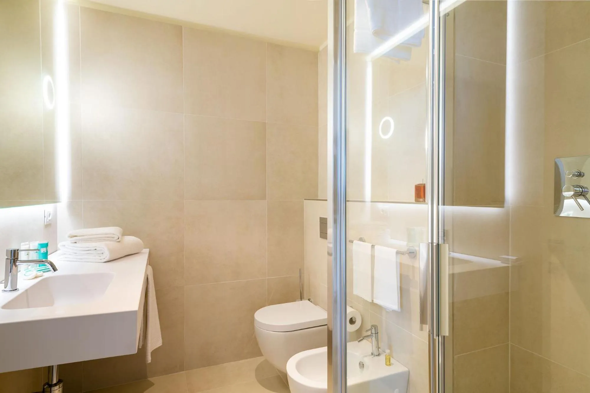 Bathroom in Palace Lido Hotel & Suites