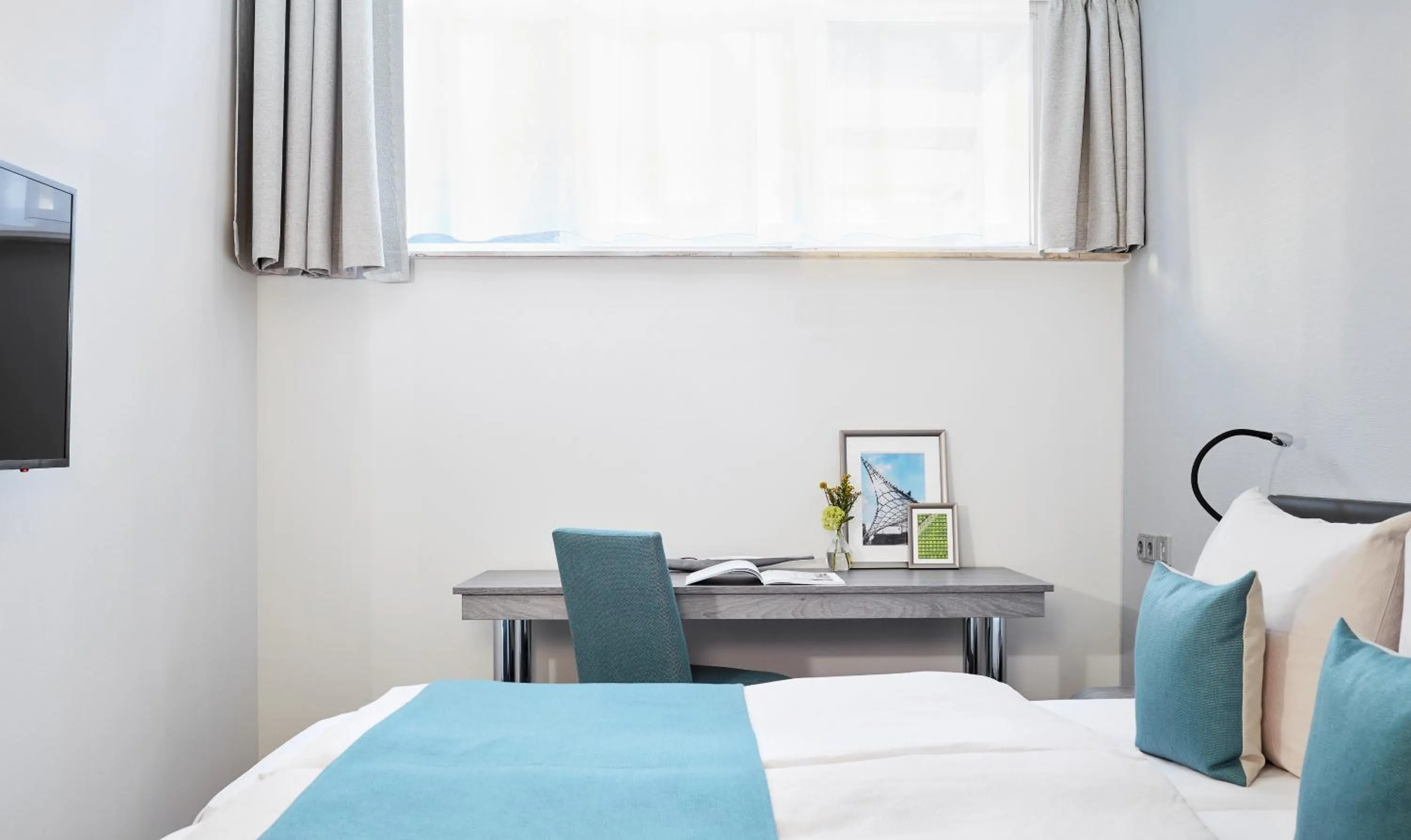 Bedroom, Bed in Living Hotel am Olympiapark