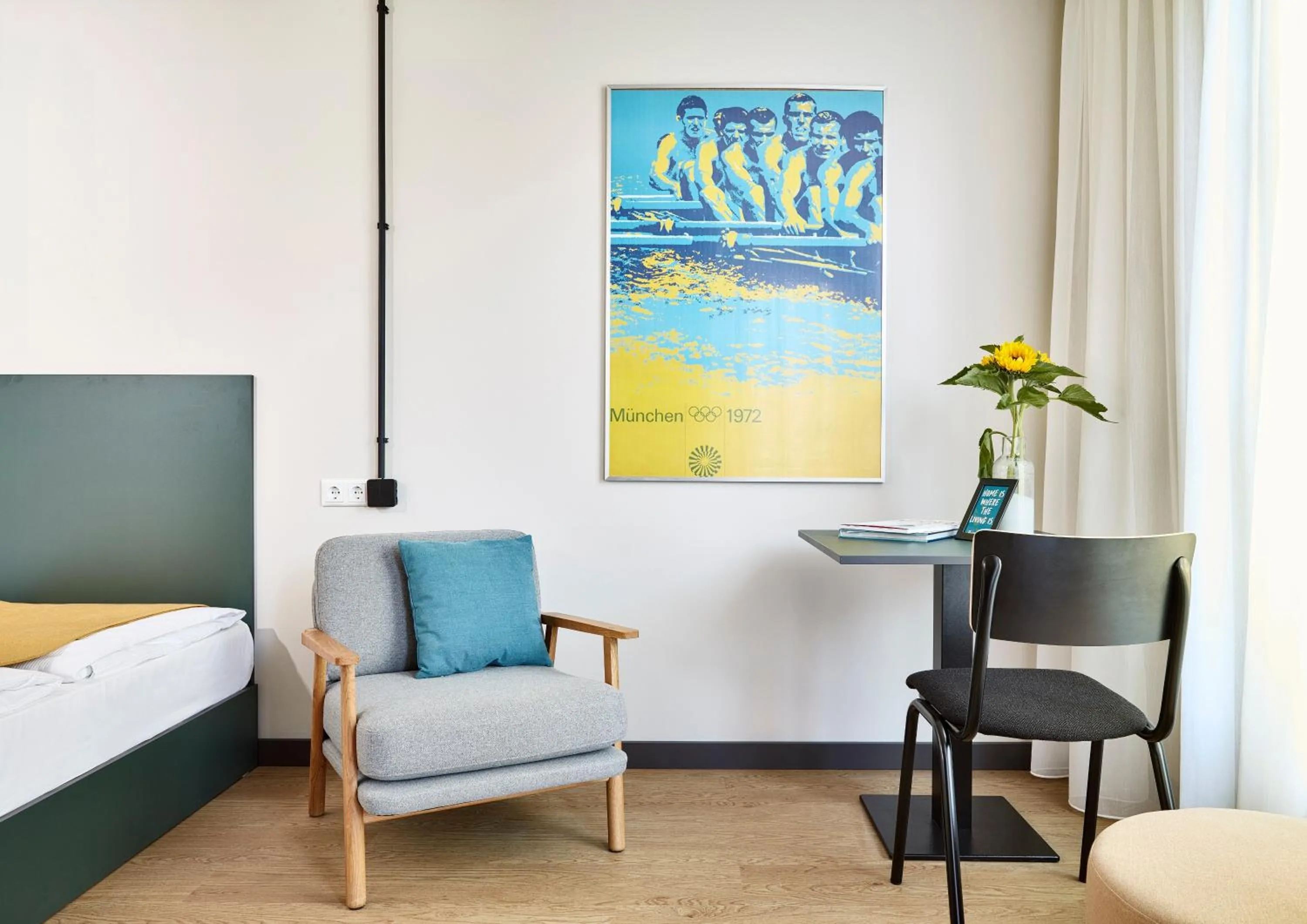 Seating area, Bed in Living Hotel am Olympiapark