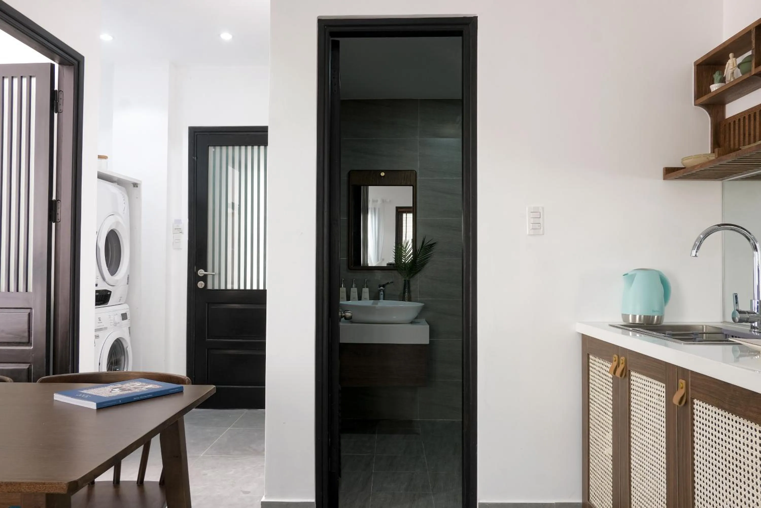 Shower in Quang Vinh Apartment and Hotel Hoi An