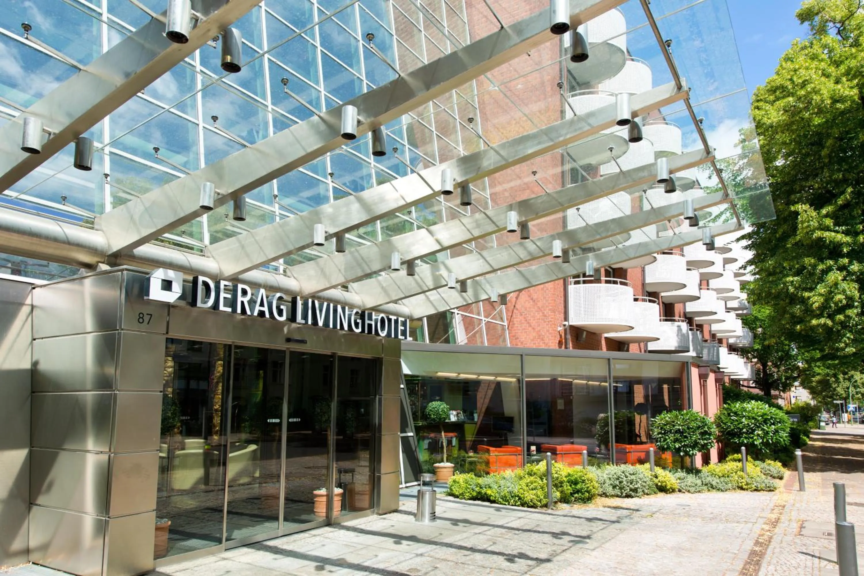 Facade/entrance in Living Hotel Weißensee