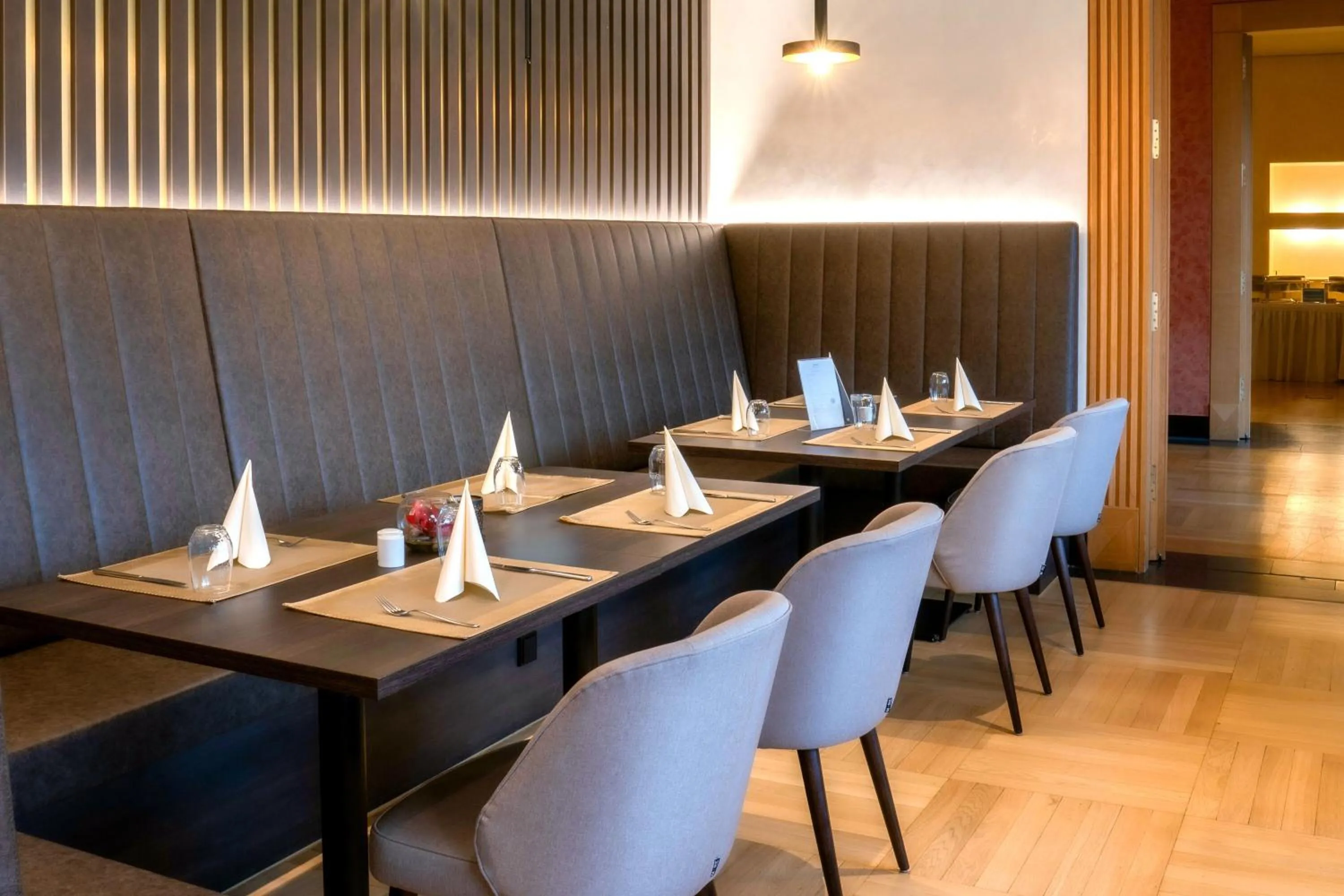 Restaurant/places to eat in Living Hotel Weißensee