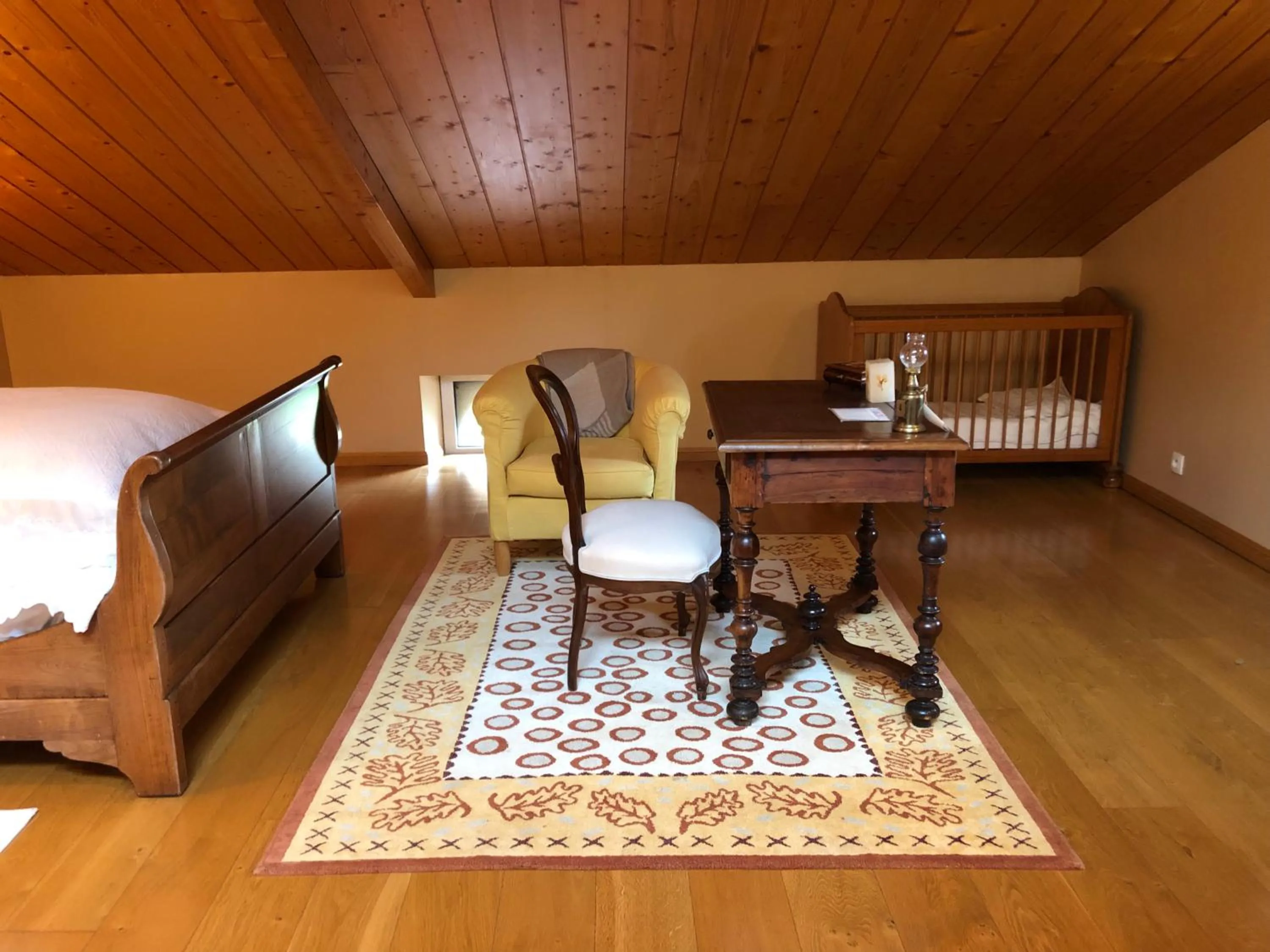 Bedroom, Bed in Vaste chambre proche Toulouse dans Toulousaine 18ème