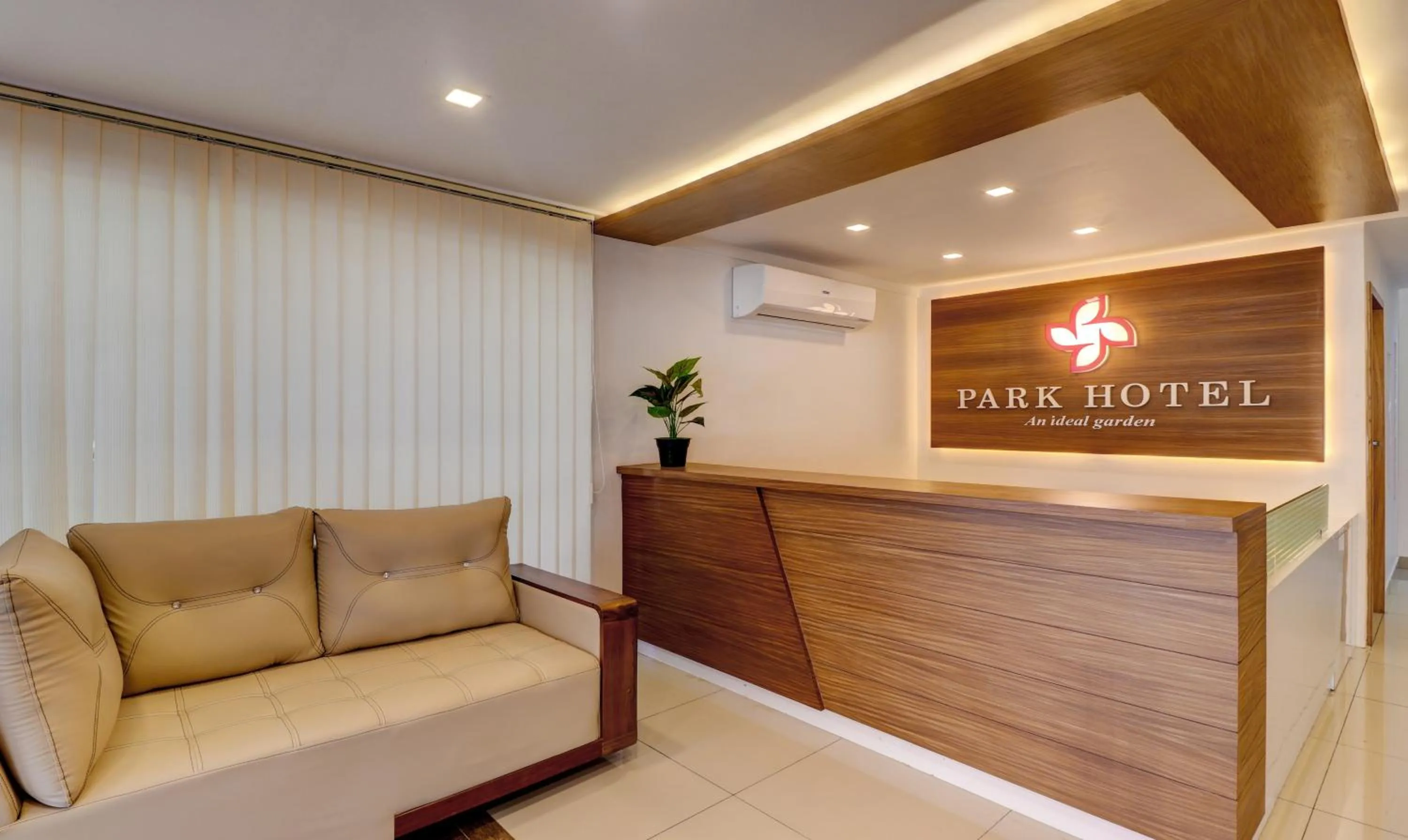 Lobby or reception in Treebo Park - 500m from Medical College