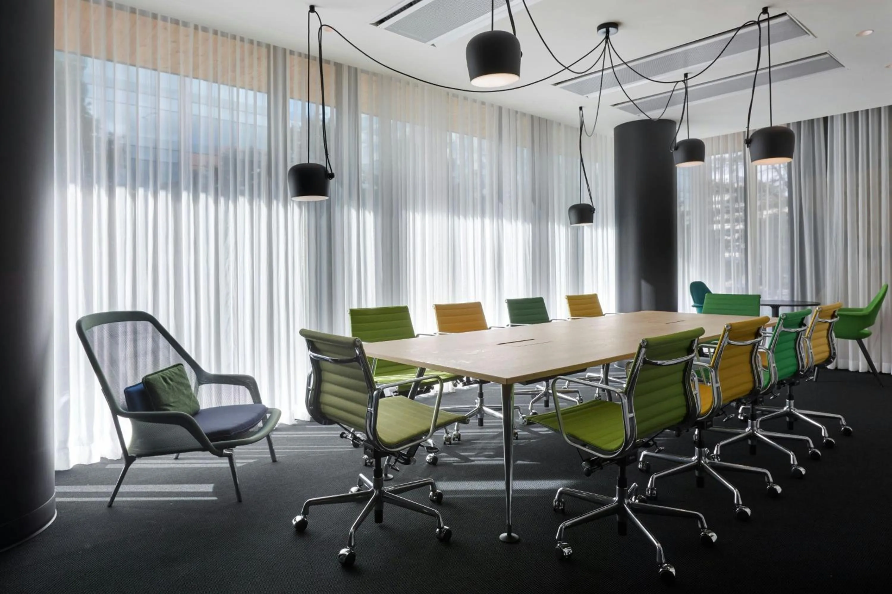 Meeting/conference room in citizenM Washington Capital