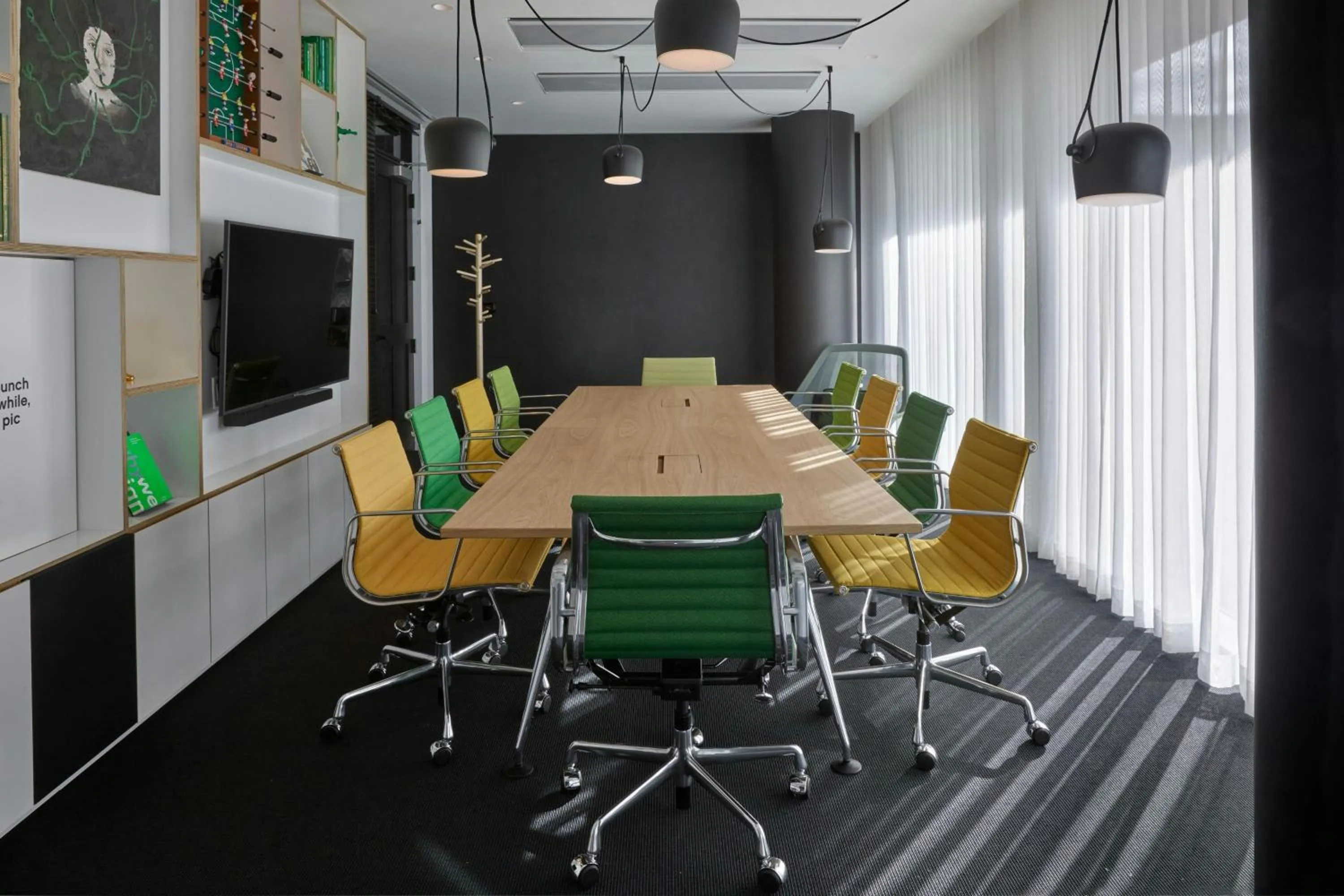 Meeting/conference room in citizenM Washington Capital