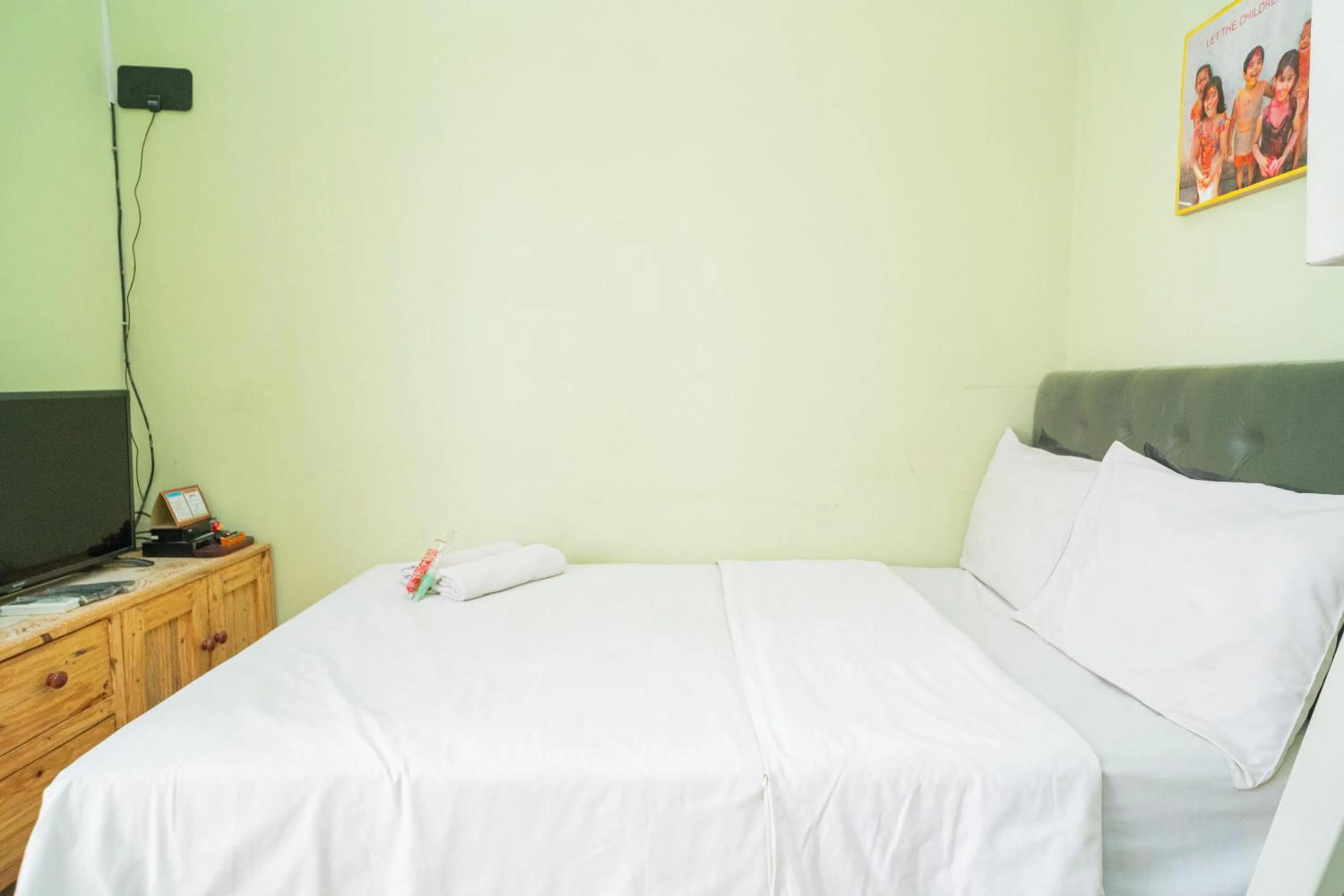Bedroom, Bed in RedDoorz Syariah near Suncity Mall Sidoarjo