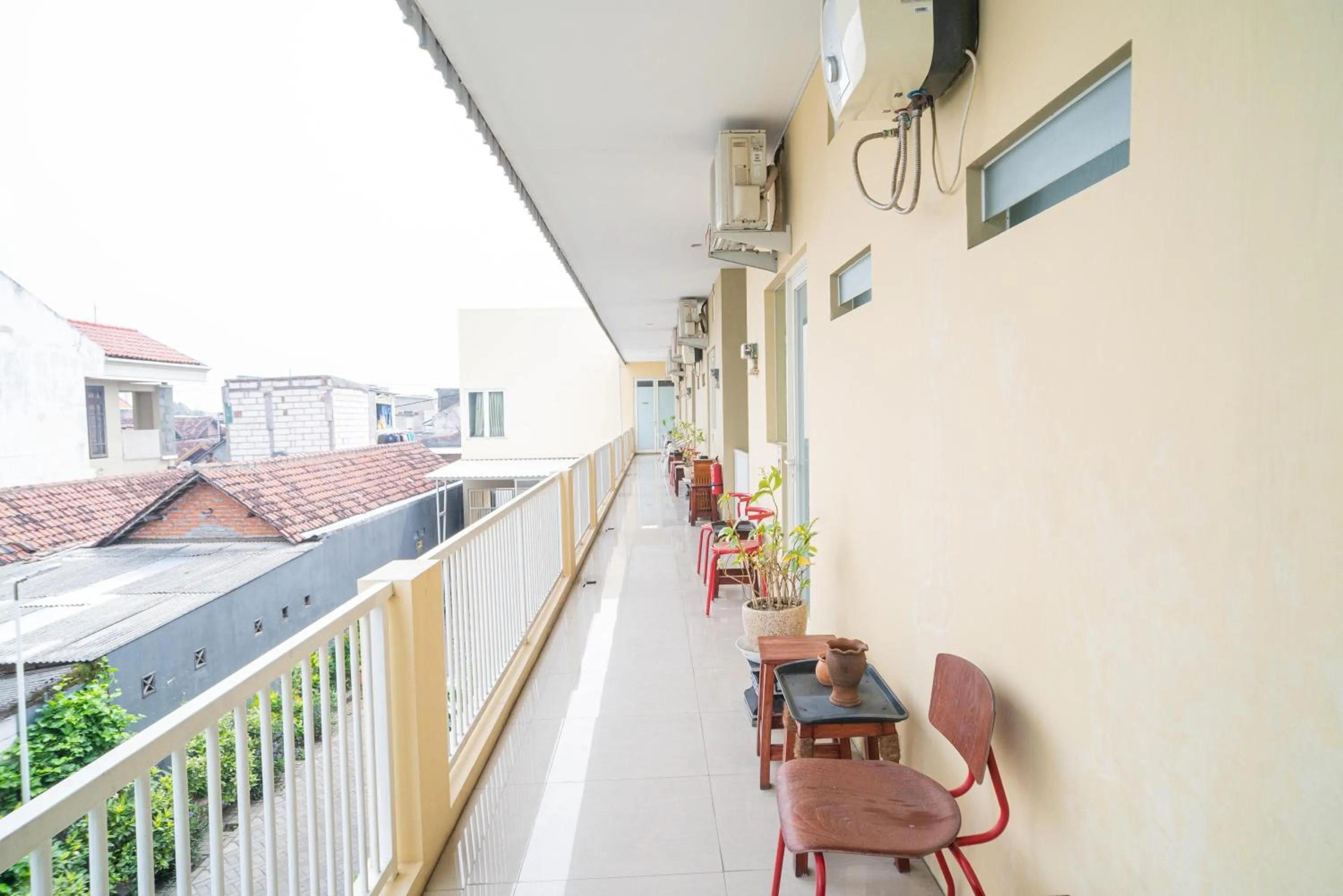 Balcony/Terrace in RedDoorz Syariah near Suncity Mall Sidoarjo