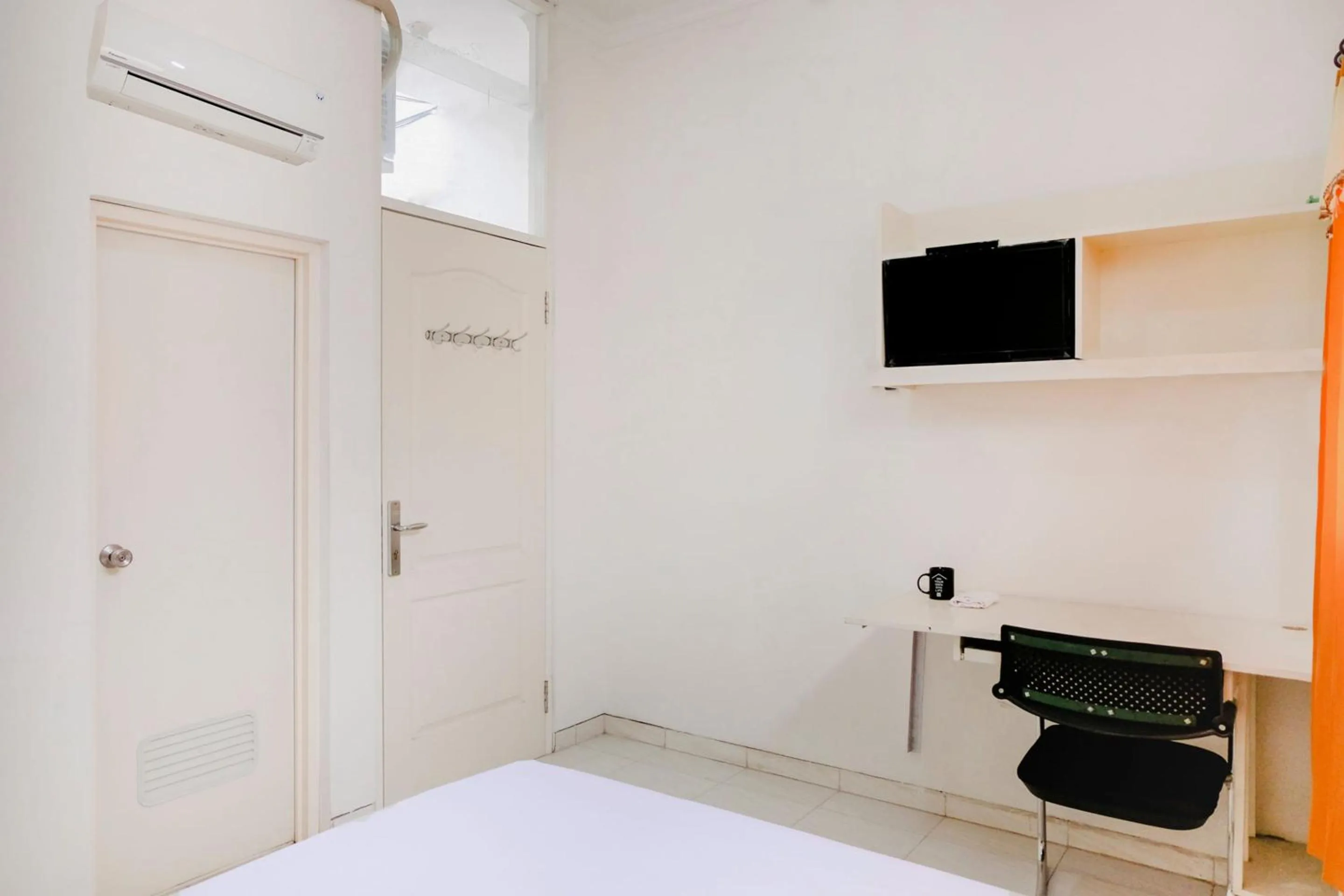 Bedroom in OYO Life 2760 Kost Simpang Borobudur 47