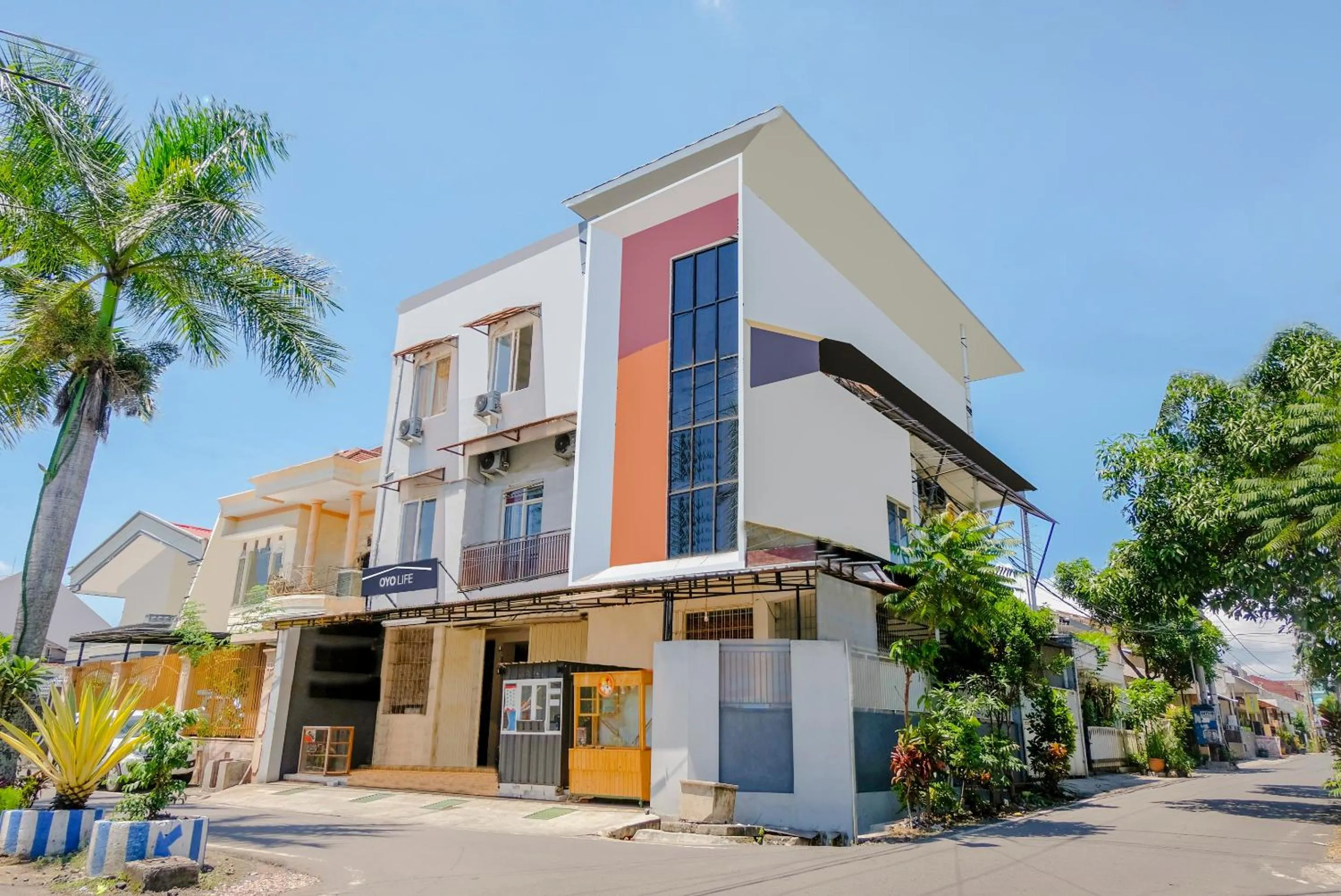 Property building in OYO Life 2760 Kost Simpang Borobudur 47