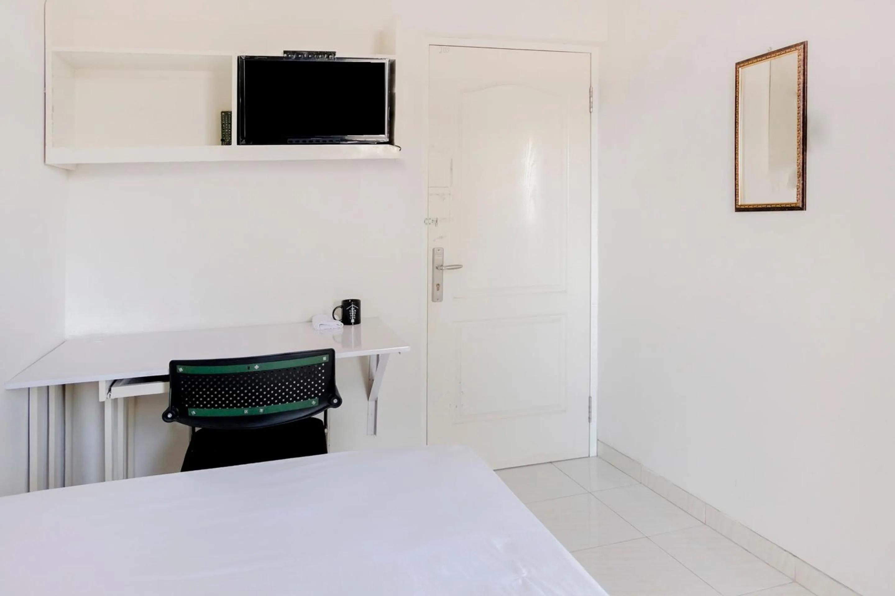 Bedroom in OYO Life 2760 Kost Simpang Borobudur 47