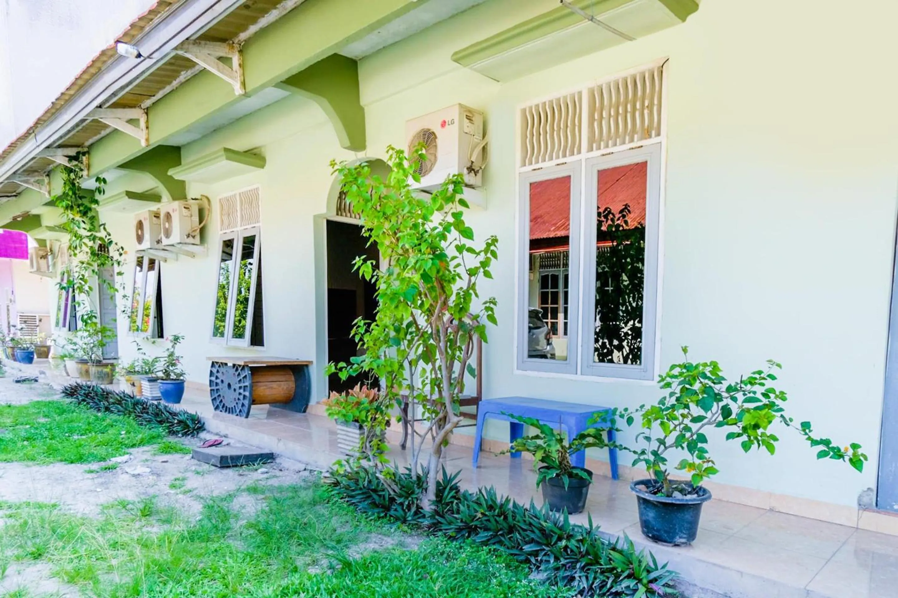 Facade/entrance in OYO Life 2745 Nabeza House