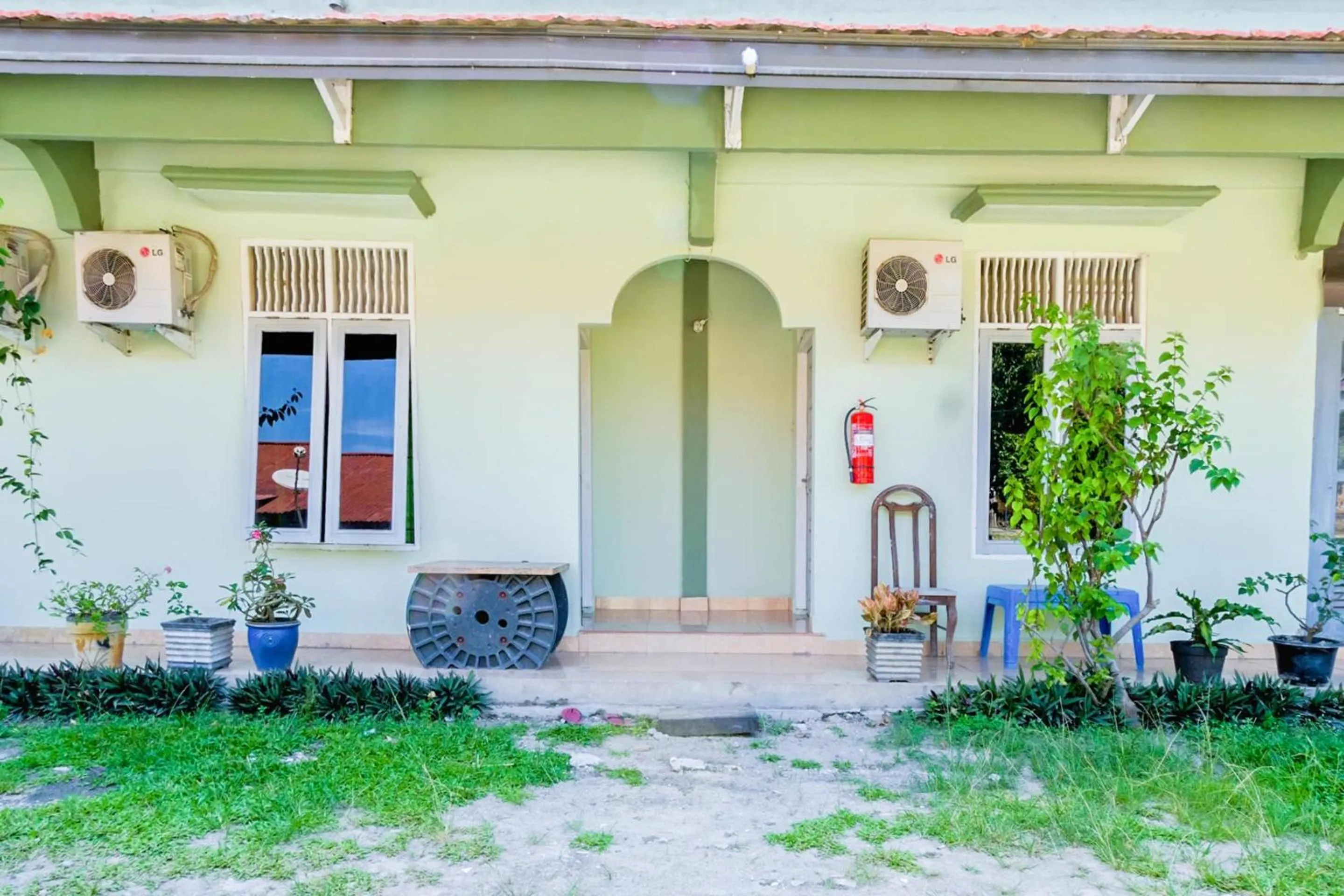 Facade/entrance in OYO Life 2745 Nabeza House