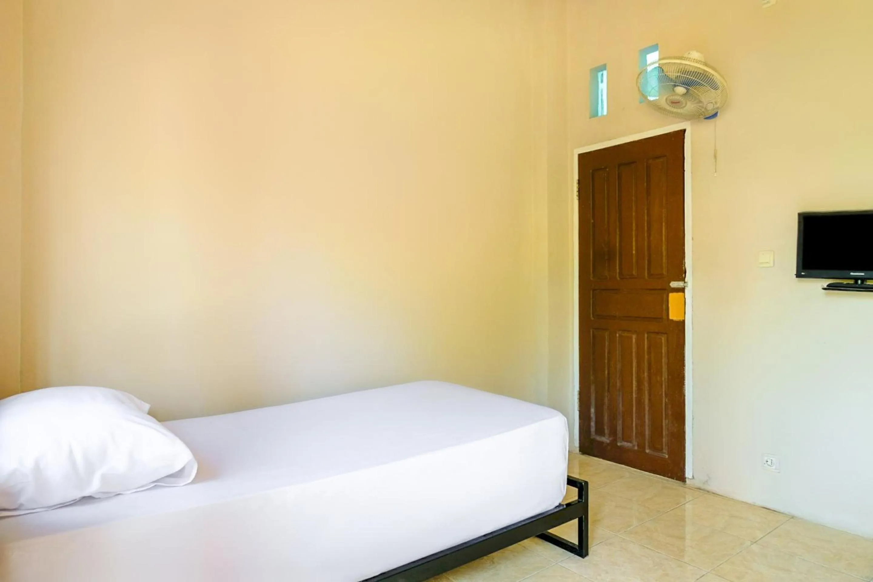 Bedroom, Bed in OYO Life 2745 Nabeza House