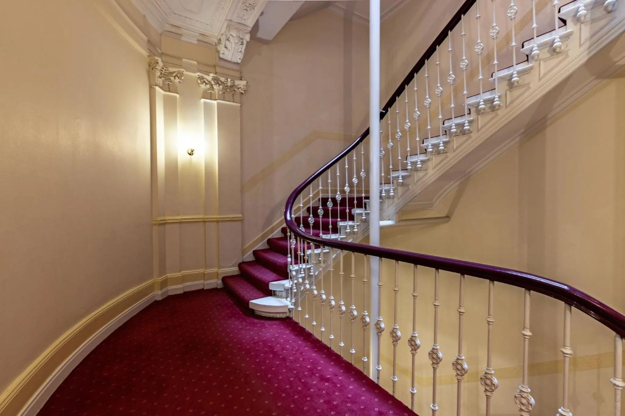 Lobby or reception in Garner Hotel Hamburg - Graf Moltke by IHG