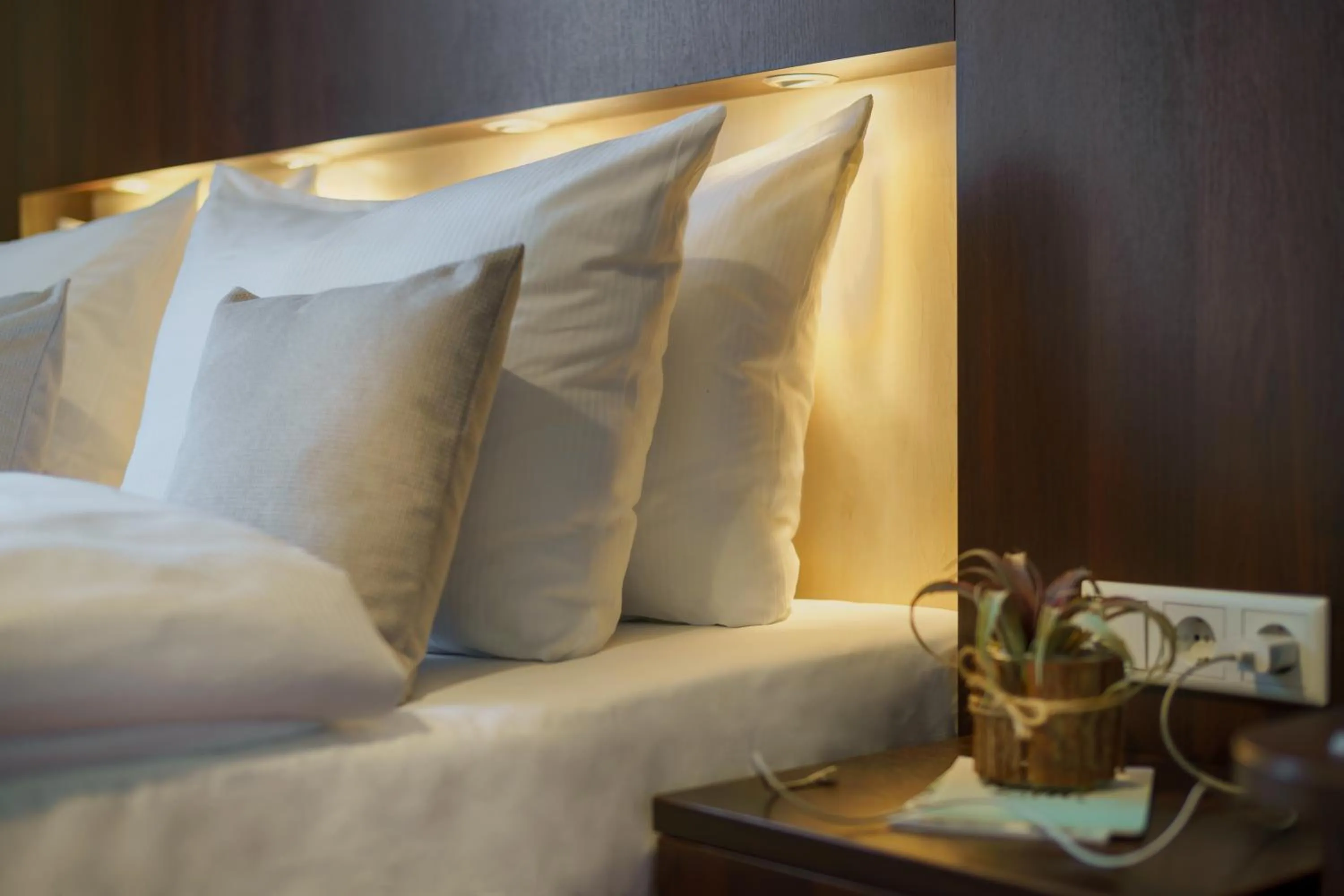 Photo of the whole room, Bed in Garner Hotel Hamburg - Graf Moltke by IHG