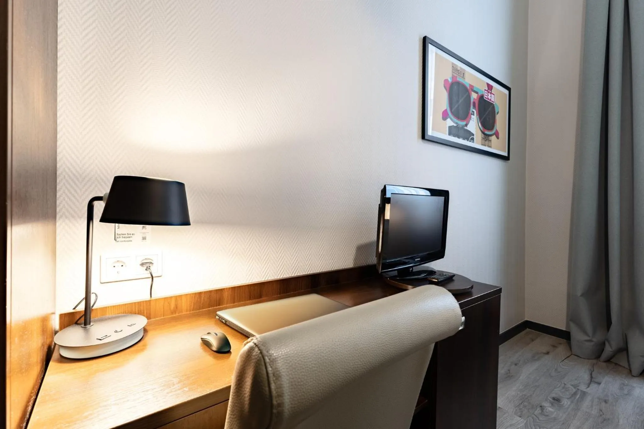 Photo of the whole room in Garner Hotel Hamburg - Graf Moltke by IHG