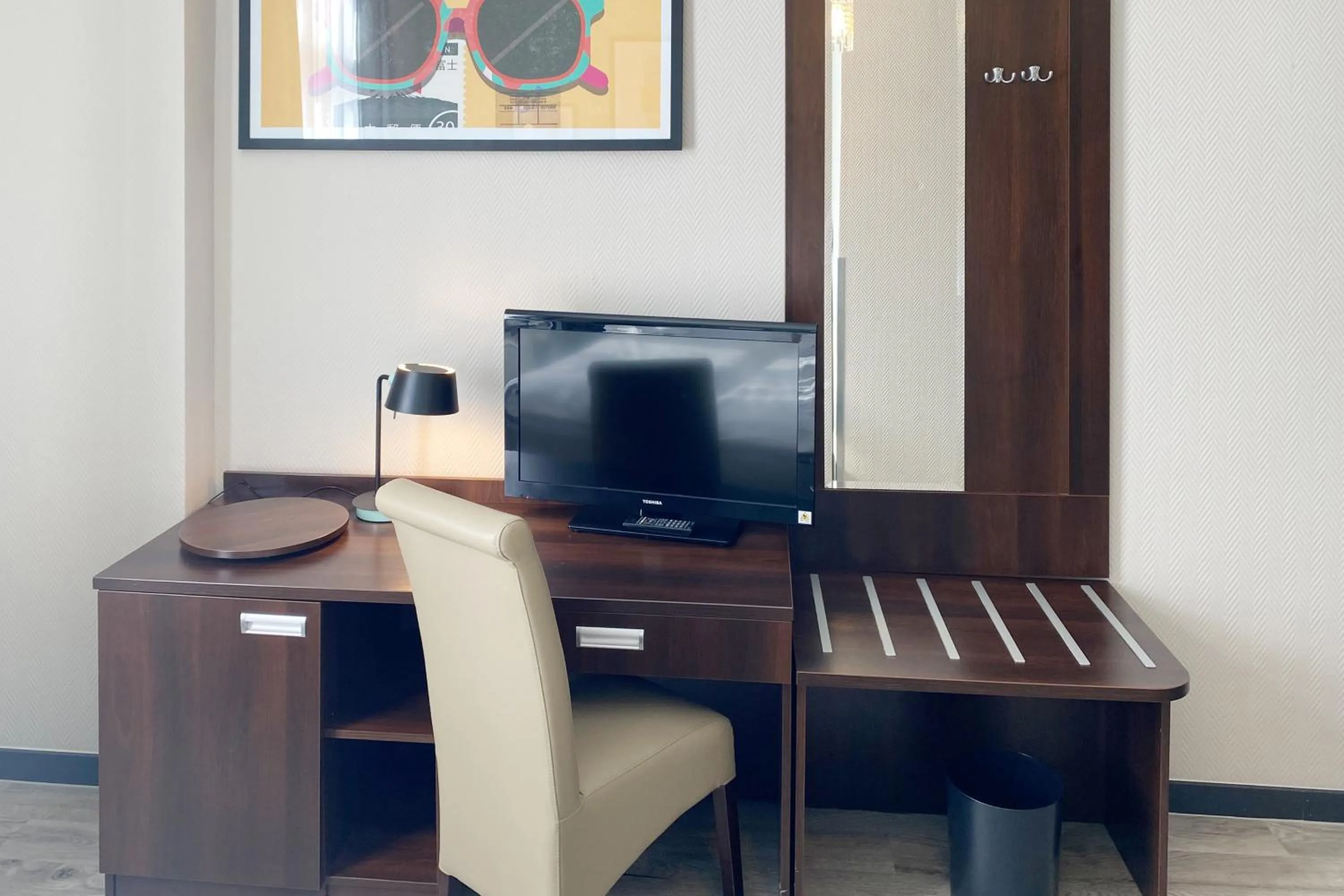 Photo of the whole room in Garner Hotel Hamburg - Graf Moltke by IHG