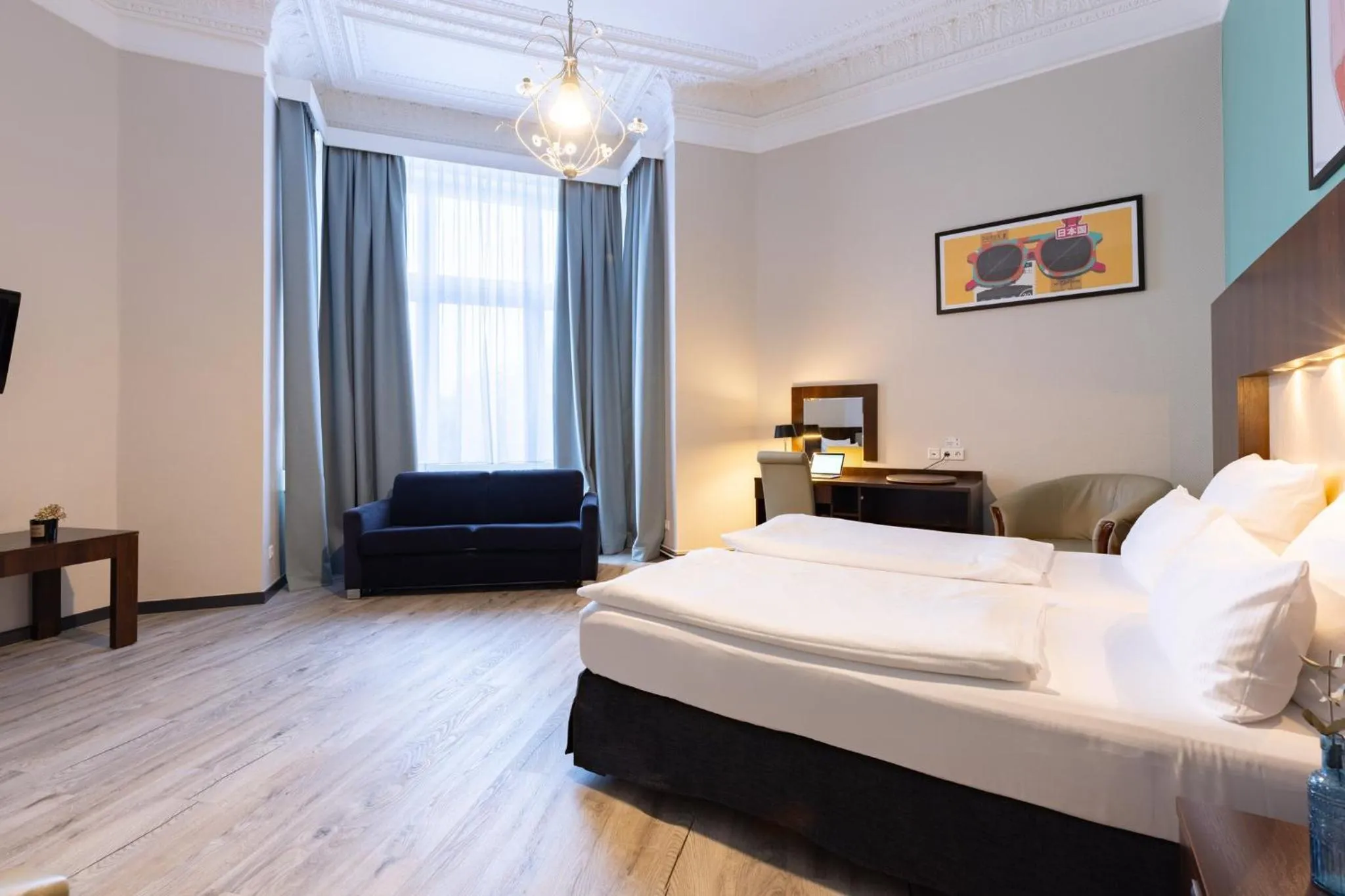 Photo of the whole room, Bed in Garner Hotel Hamburg - Graf Moltke by IHG