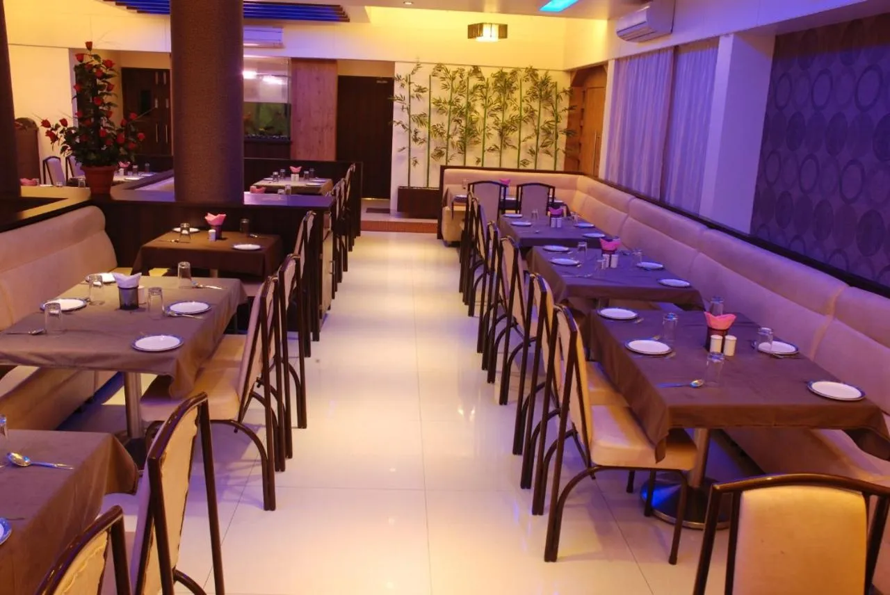 Restaurant/places to eat in Hotel Rajtara