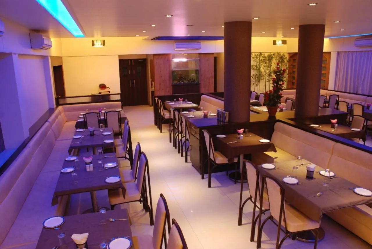 Restaurant/places to eat in Hotel Rajtara