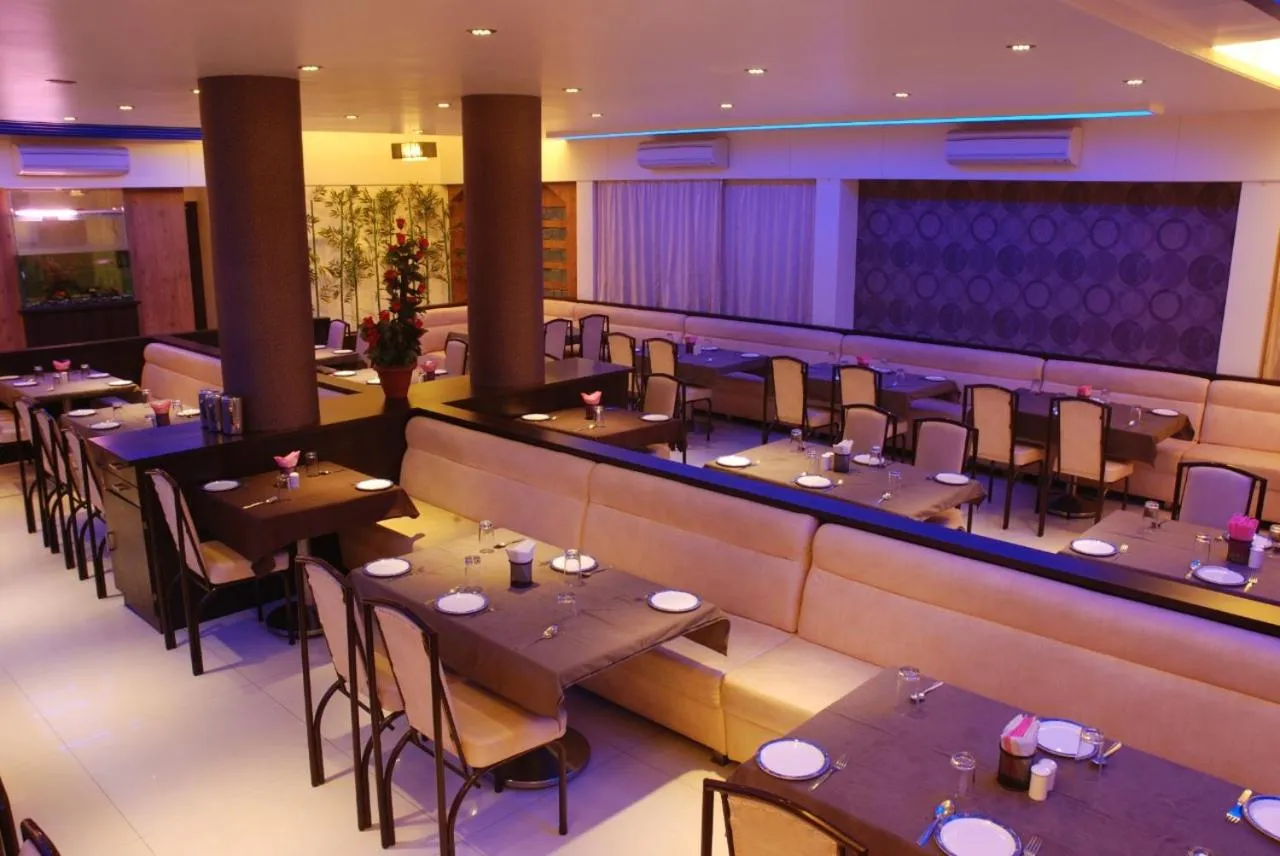 Restaurant/places to eat in Hotel Rajtara