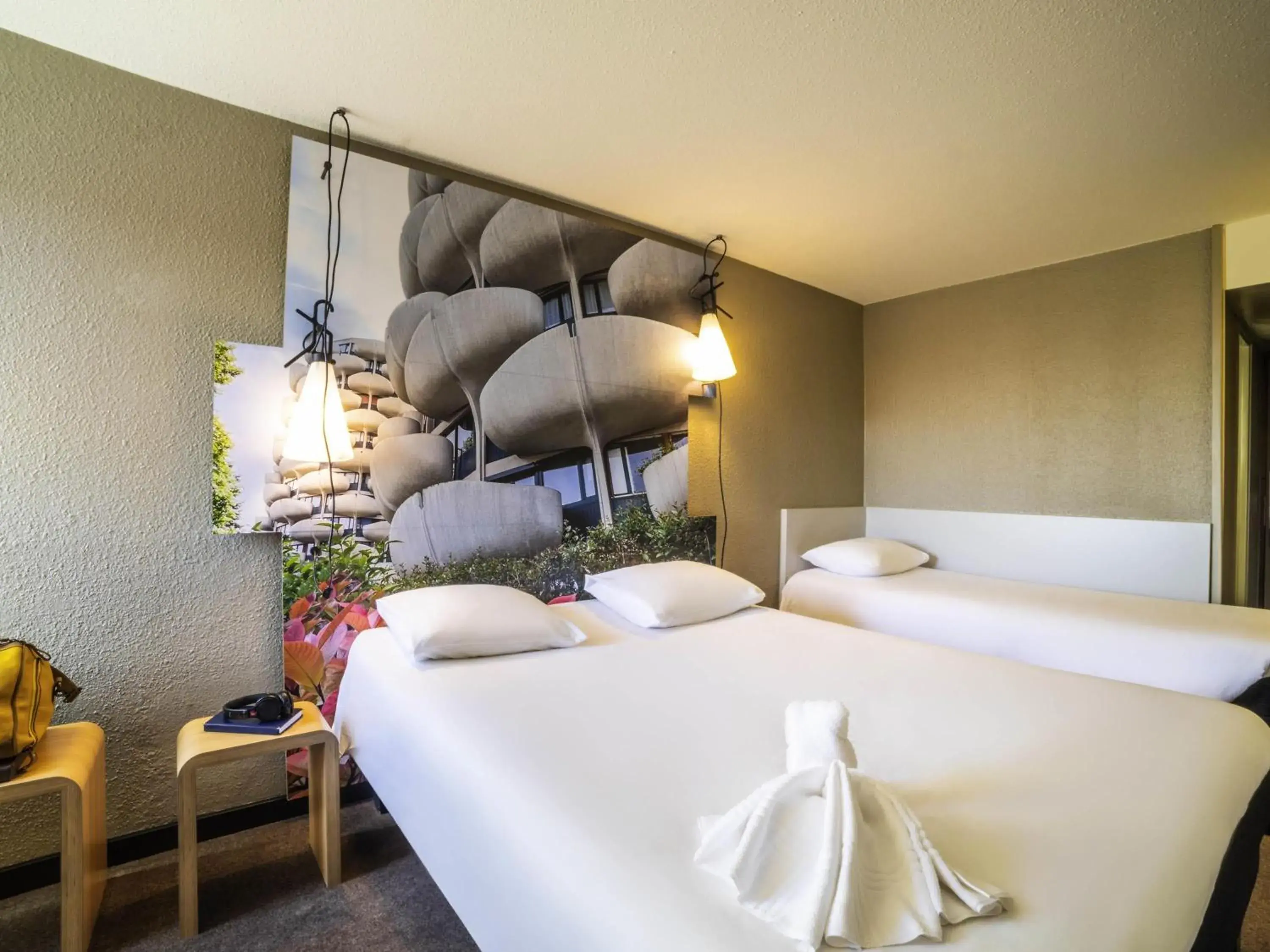 Standard Room with One Double Bed and One Single Bed in ibis Paris Creteil Standard Room with One Double Bed and One Single Bed in ibis Paris Creteil