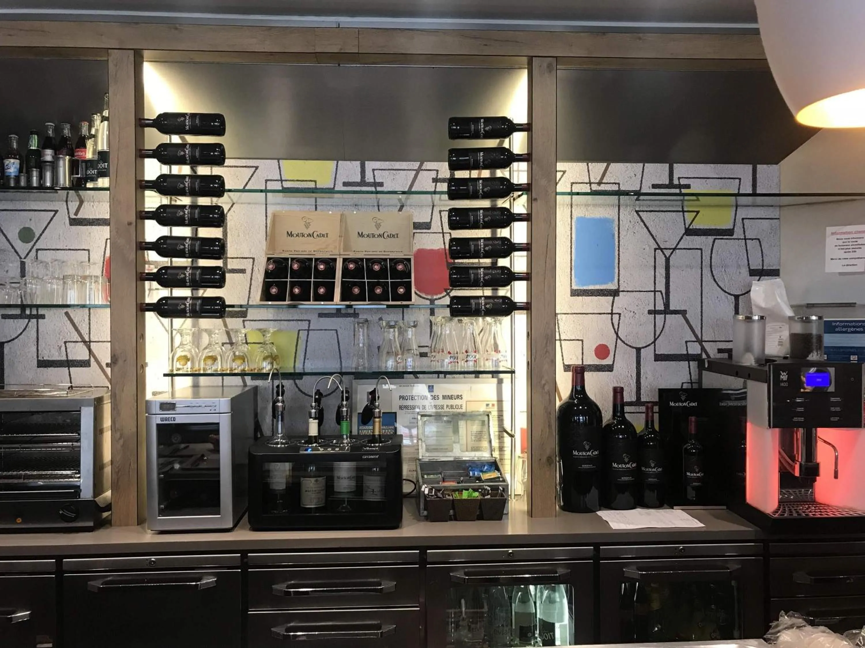 Lounge or bar in ibis Paris Creteil