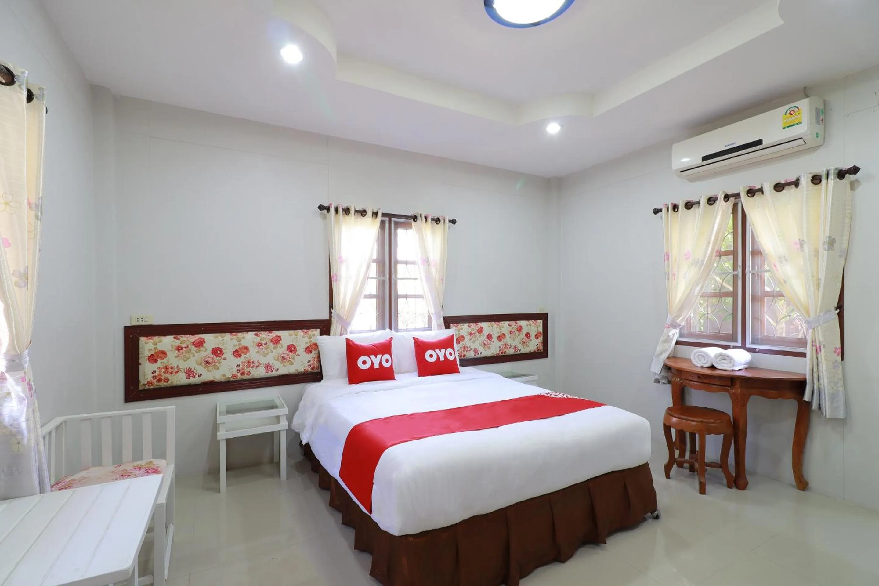 Bedroom, Bed in OYO 553 Kongsup Resort