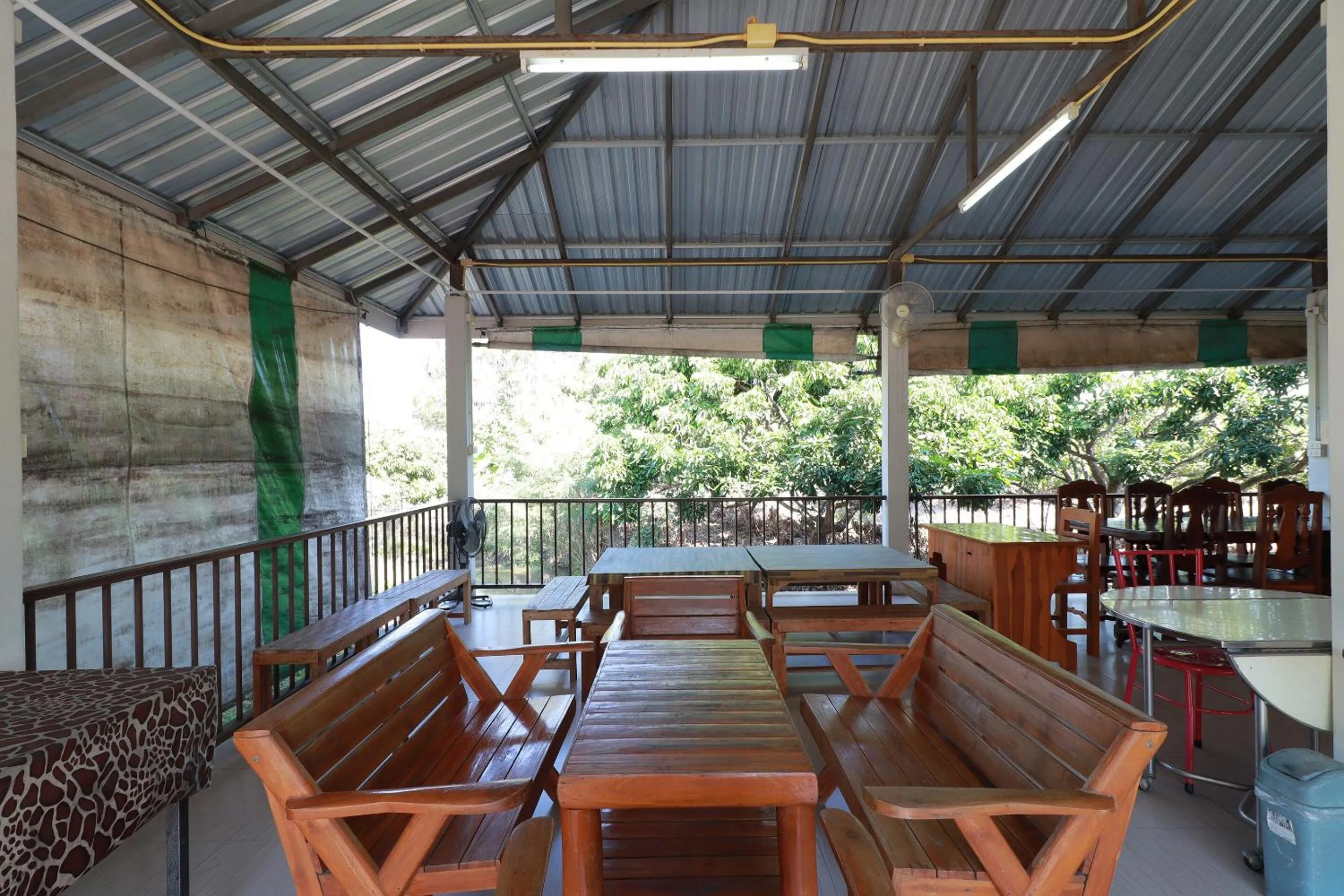 Restaurant/places to eat in OYO 553 Kongsup Resort