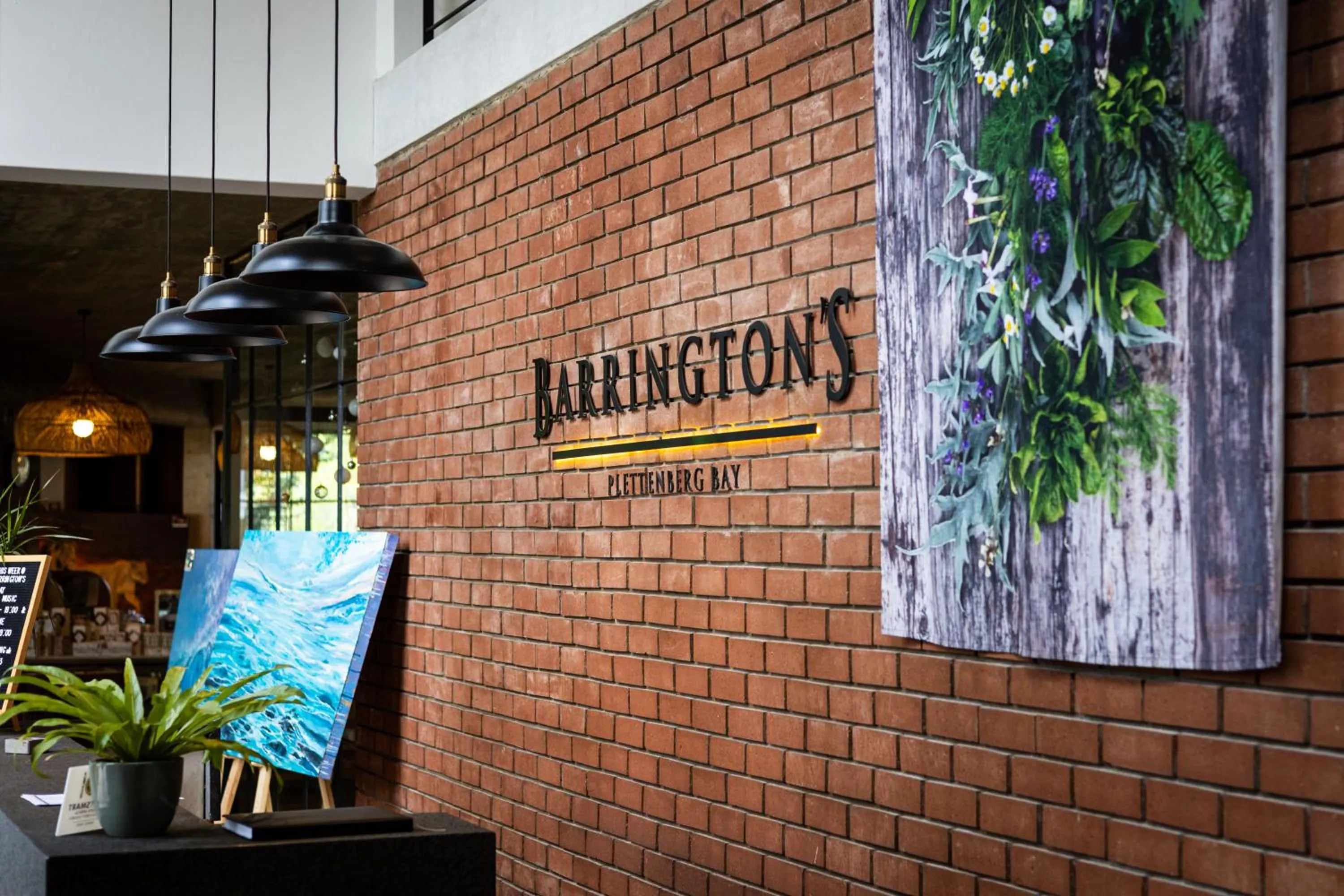 Facade/entrance in Barrington's