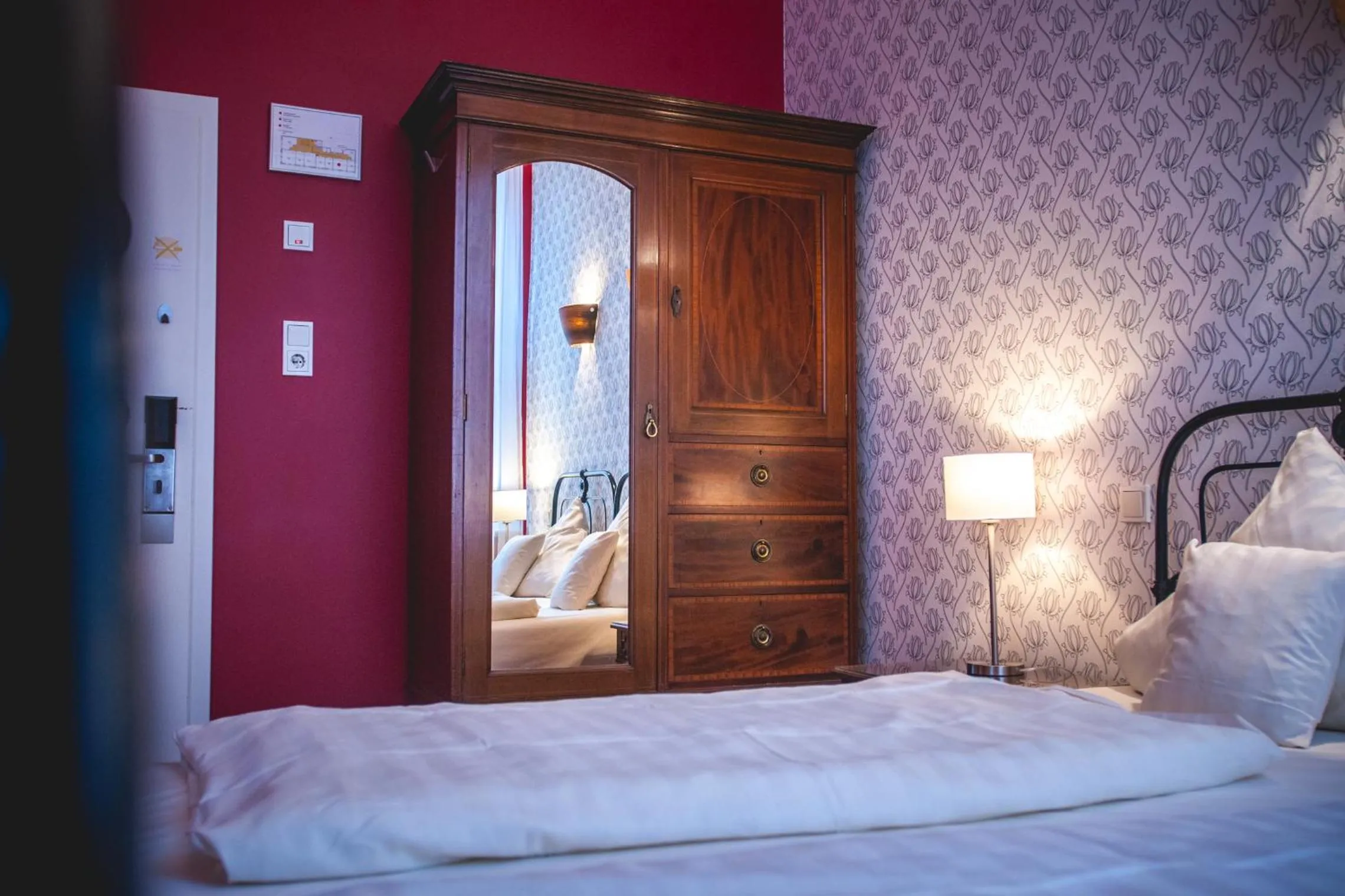 Photo of the whole room, Bed in Hotel Alexander