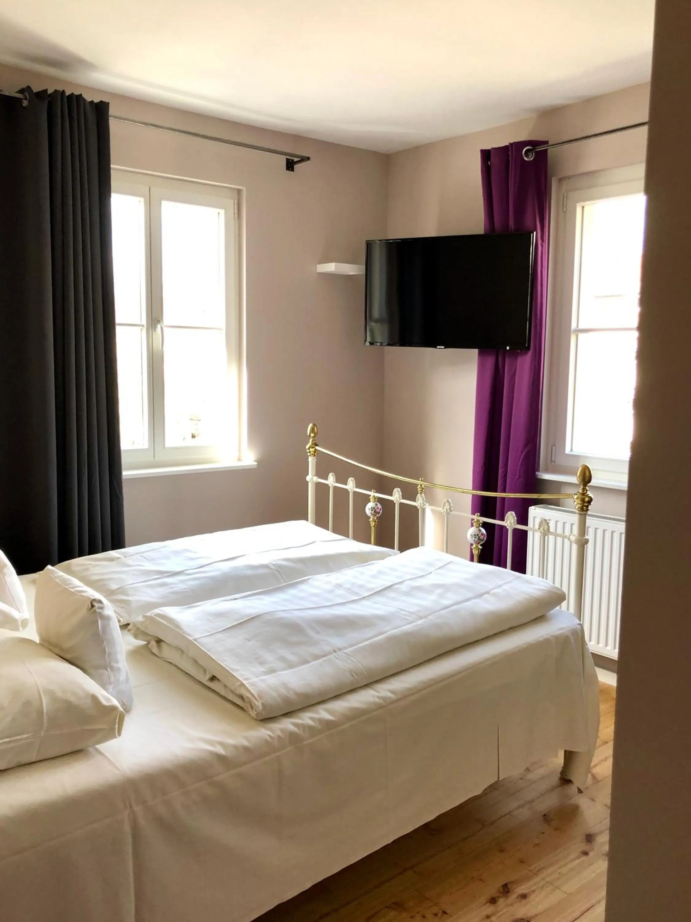 Photo of the whole room, Bed in Hotel Alexander