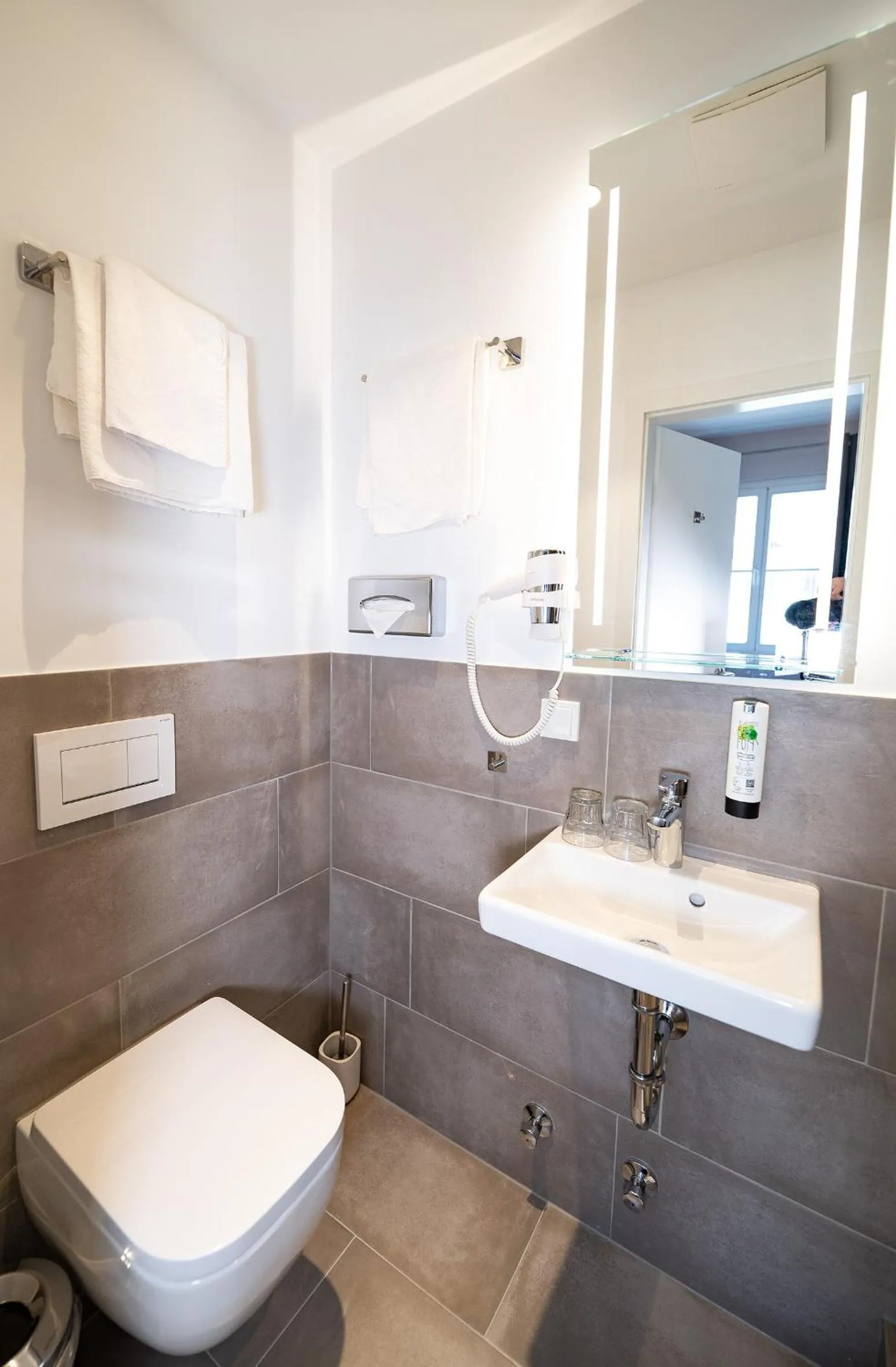 Bathroom in Hotel Alexander