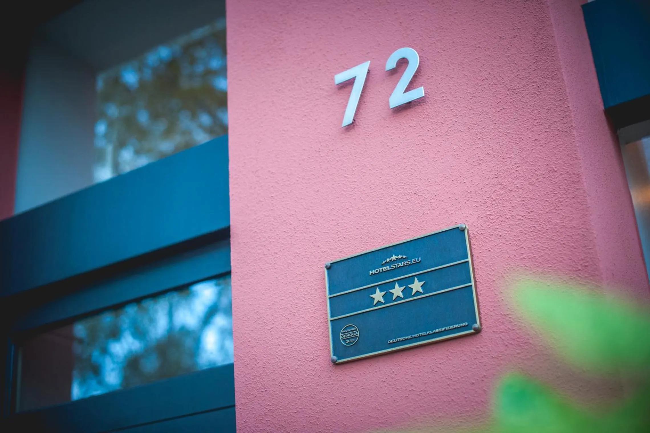 Facade/entrance in Hotel Alexander