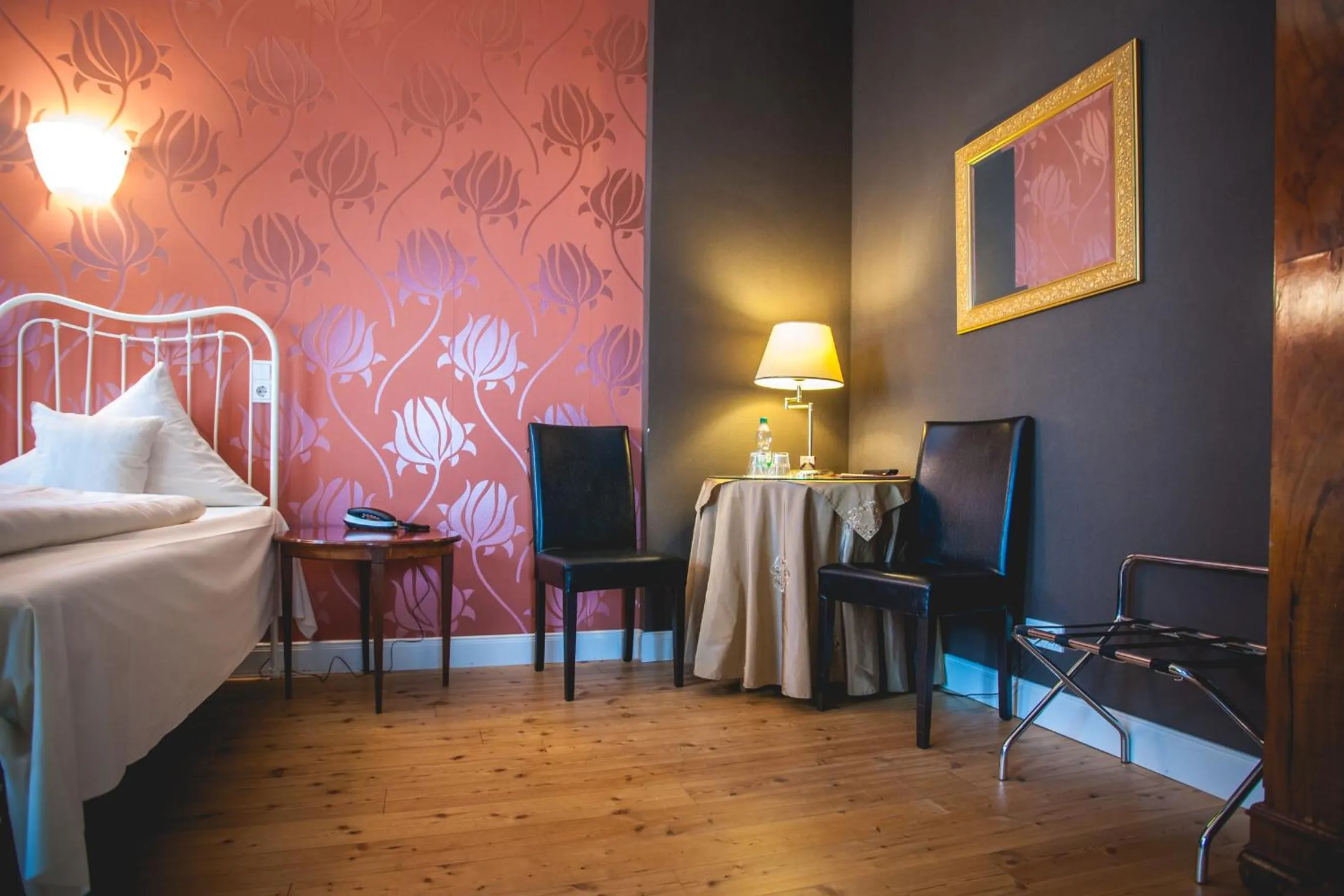 Photo of the whole room, Bed in Hotel Alexander