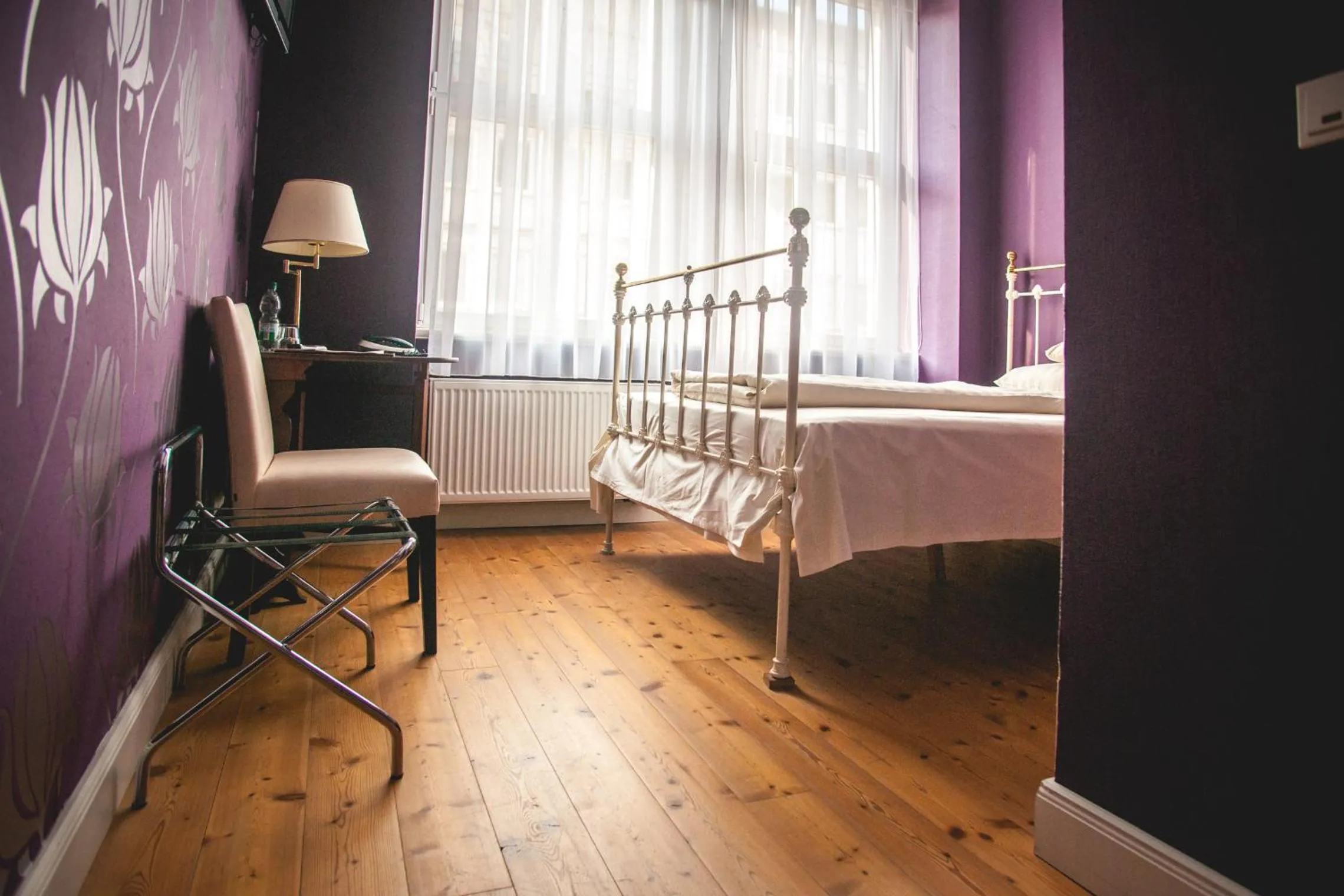 Bed in Hotel Alexander