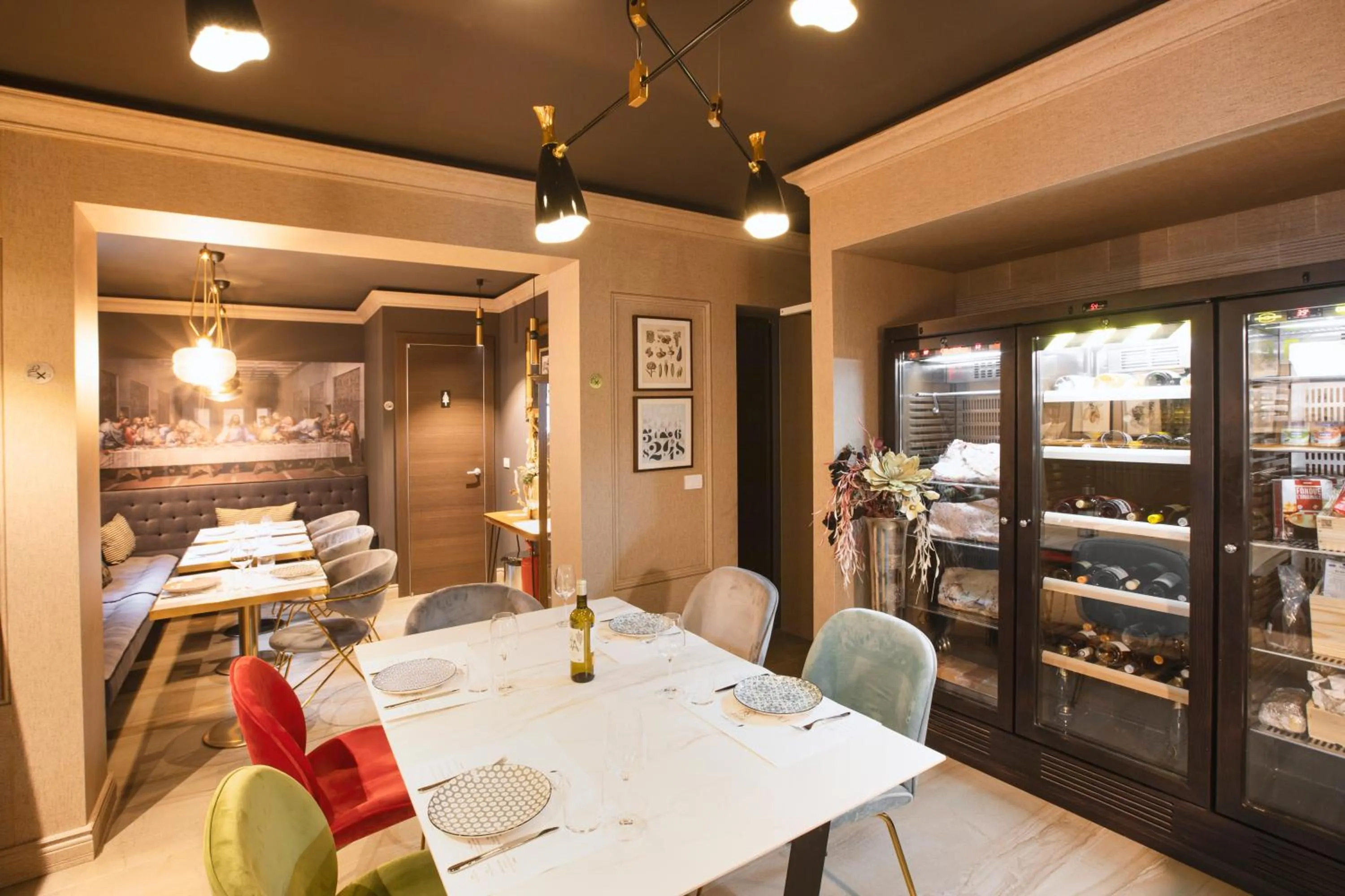 Restaurant/places to eat in Eclat Luxury Hotel